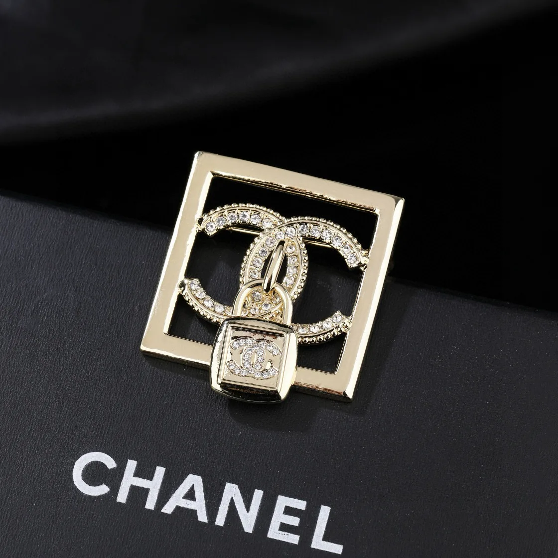 Vibrant Chanel Brooch 2904