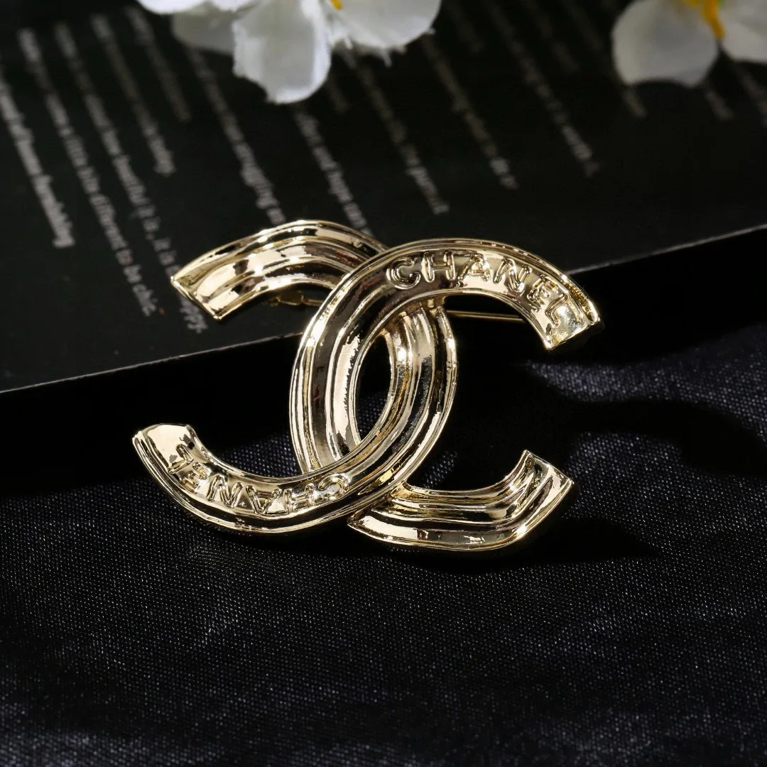 Lightweight Chanel Brooch 2870