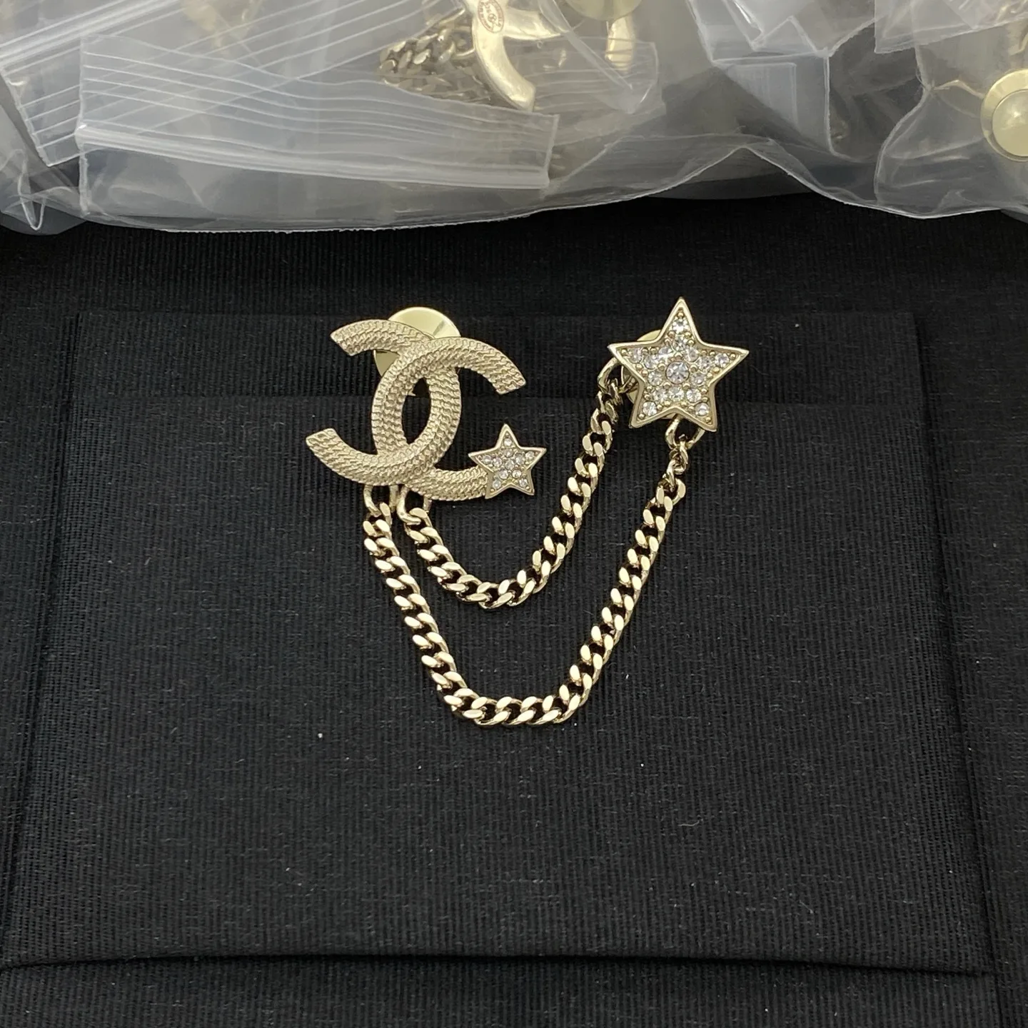 Refined Chanel Brooch 2918