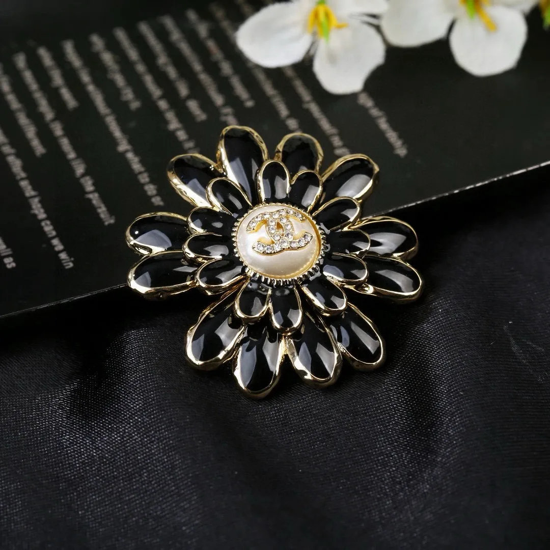 Chanel Brooch Comfortable 2915