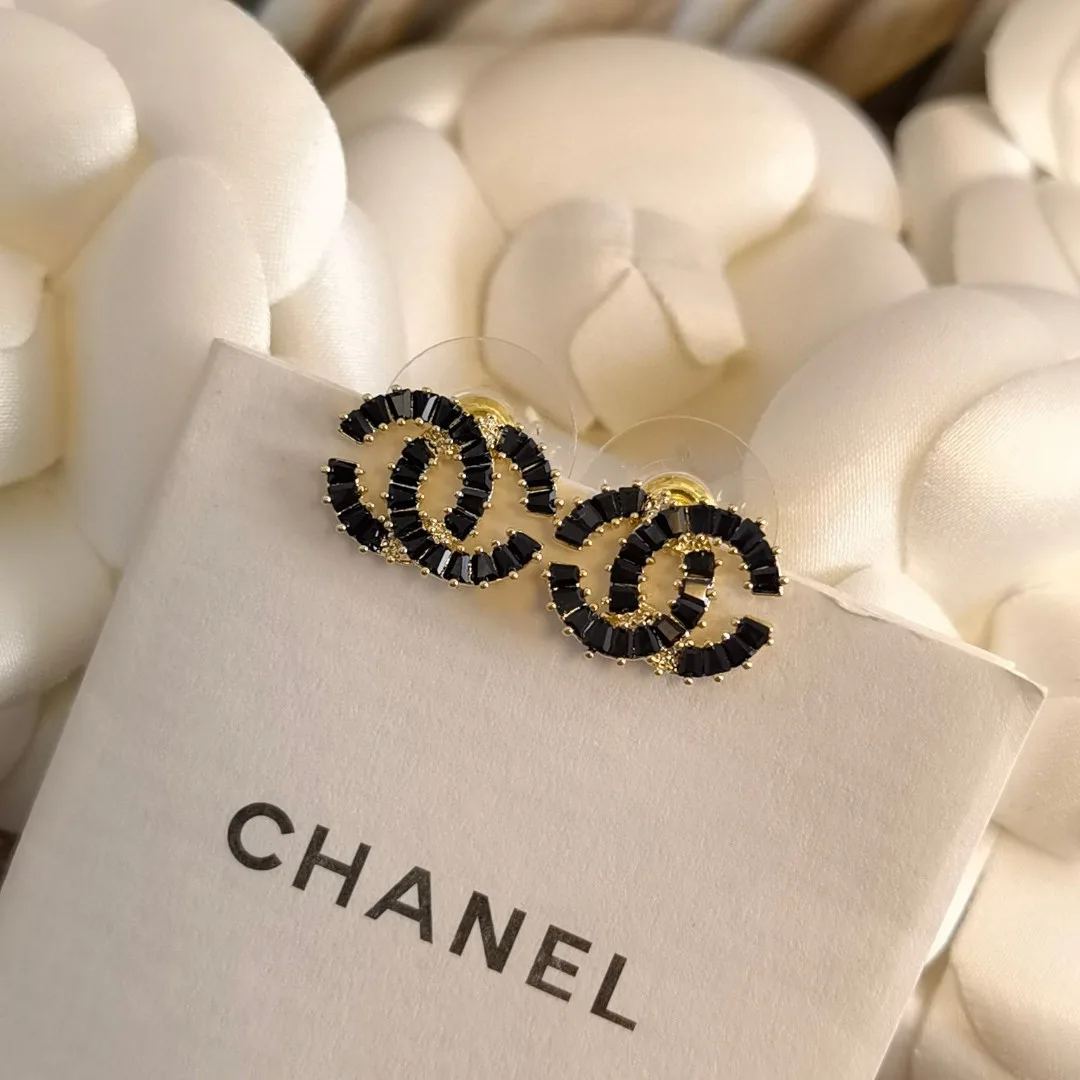 EyeCatching Chanel Earrings 3284