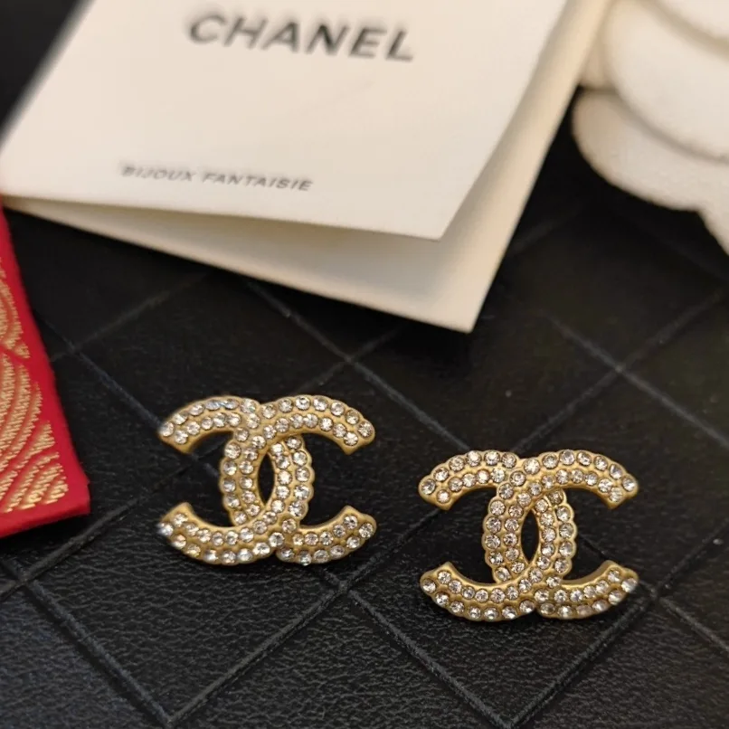 Trendy Chanel Earrings 3274