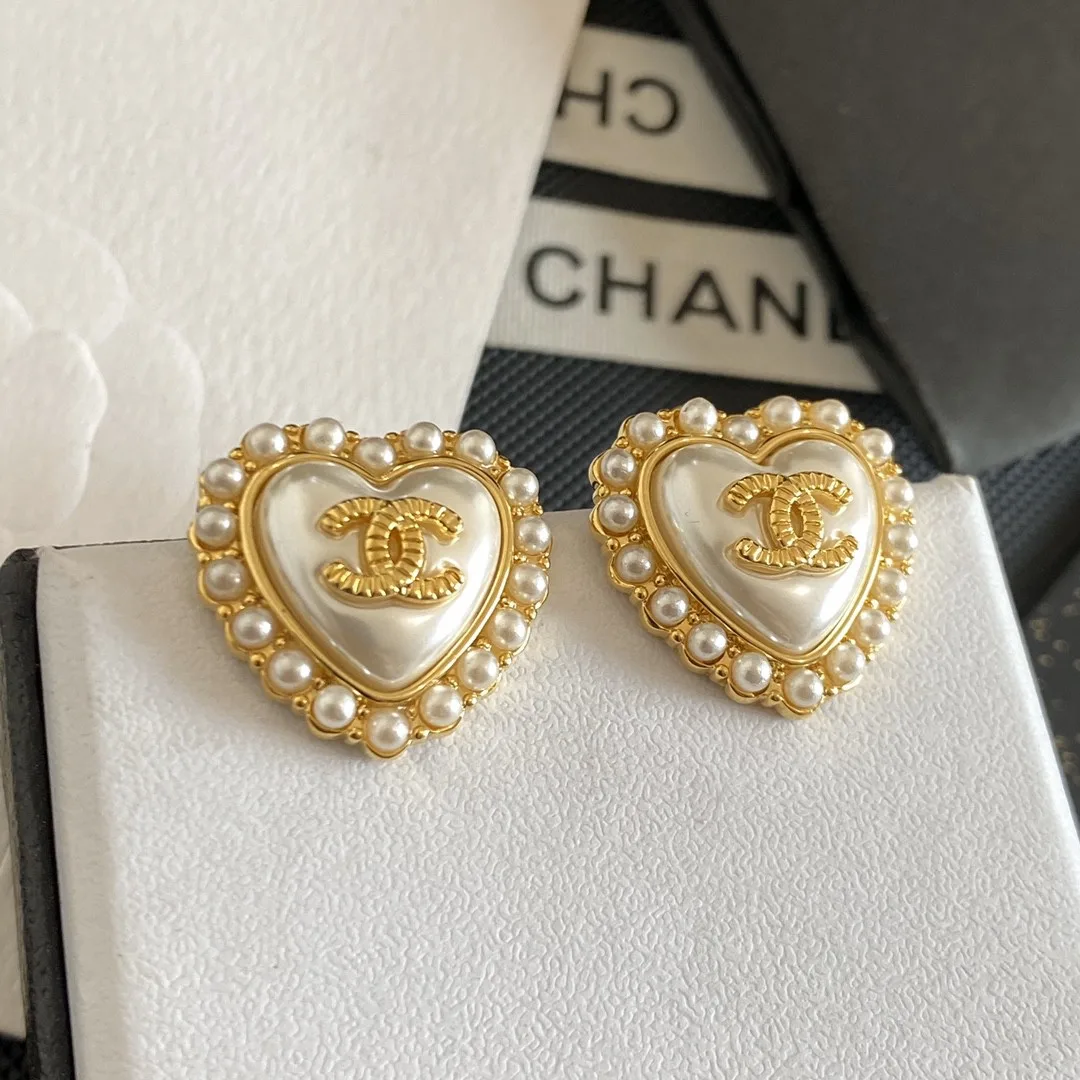EyeCatching Chanel Earrings 3237