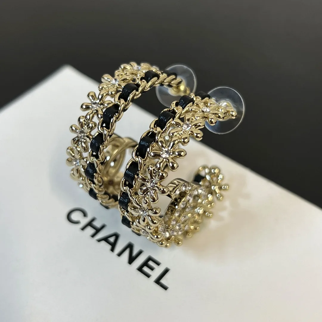 Attractive Chanel Earrings 3419