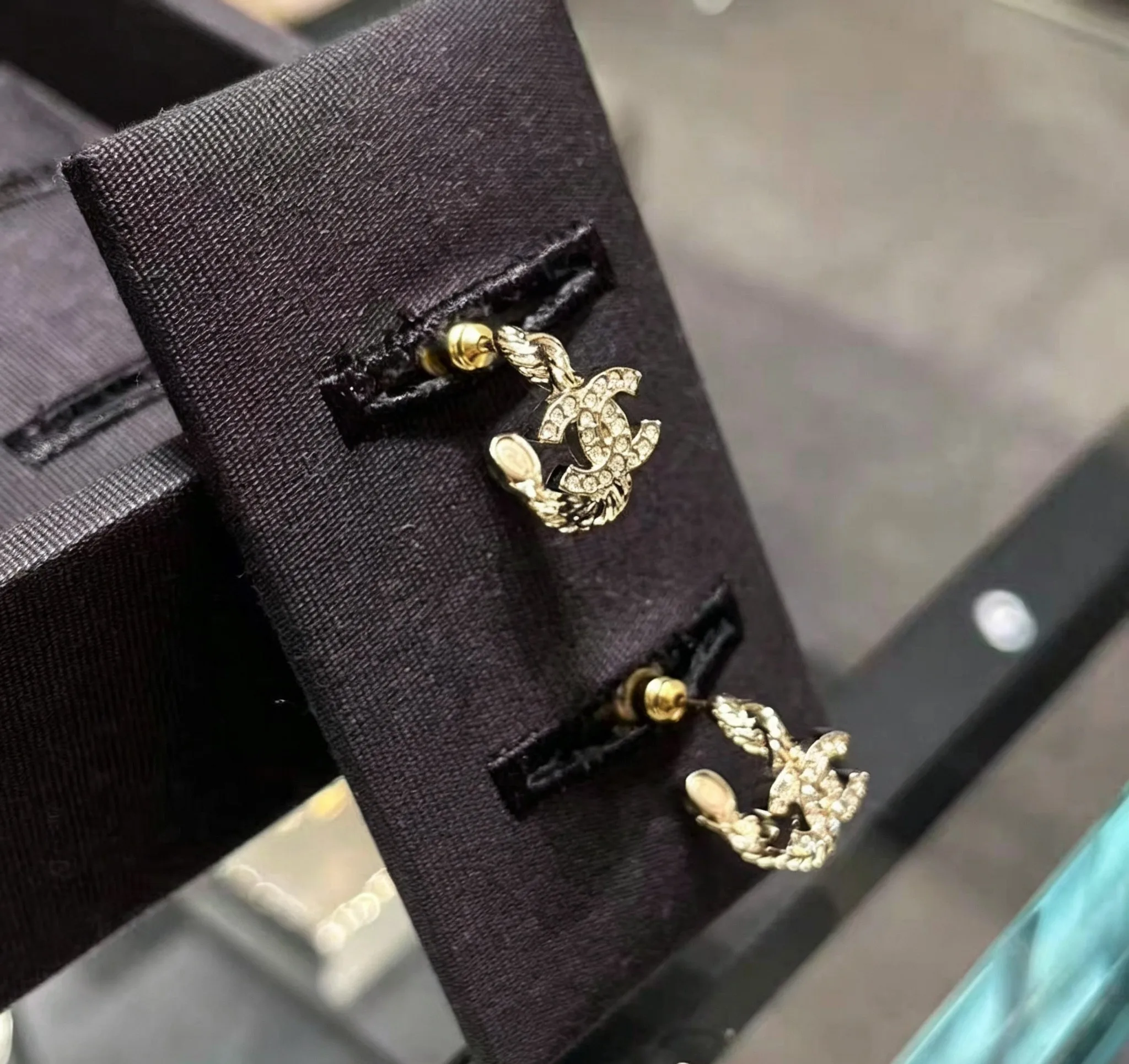 EyeCatching Chanel Earrings 3384