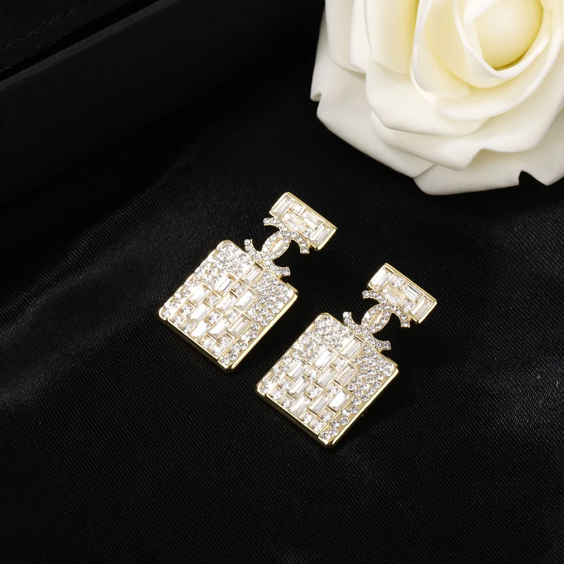 Sophisticated Chanel Earrings 3444