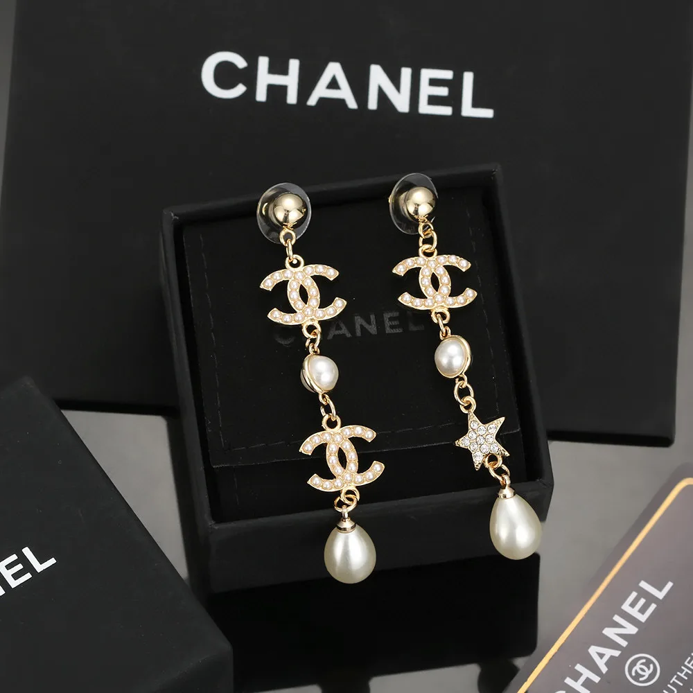 Minimalist Chanel Earrings 3275