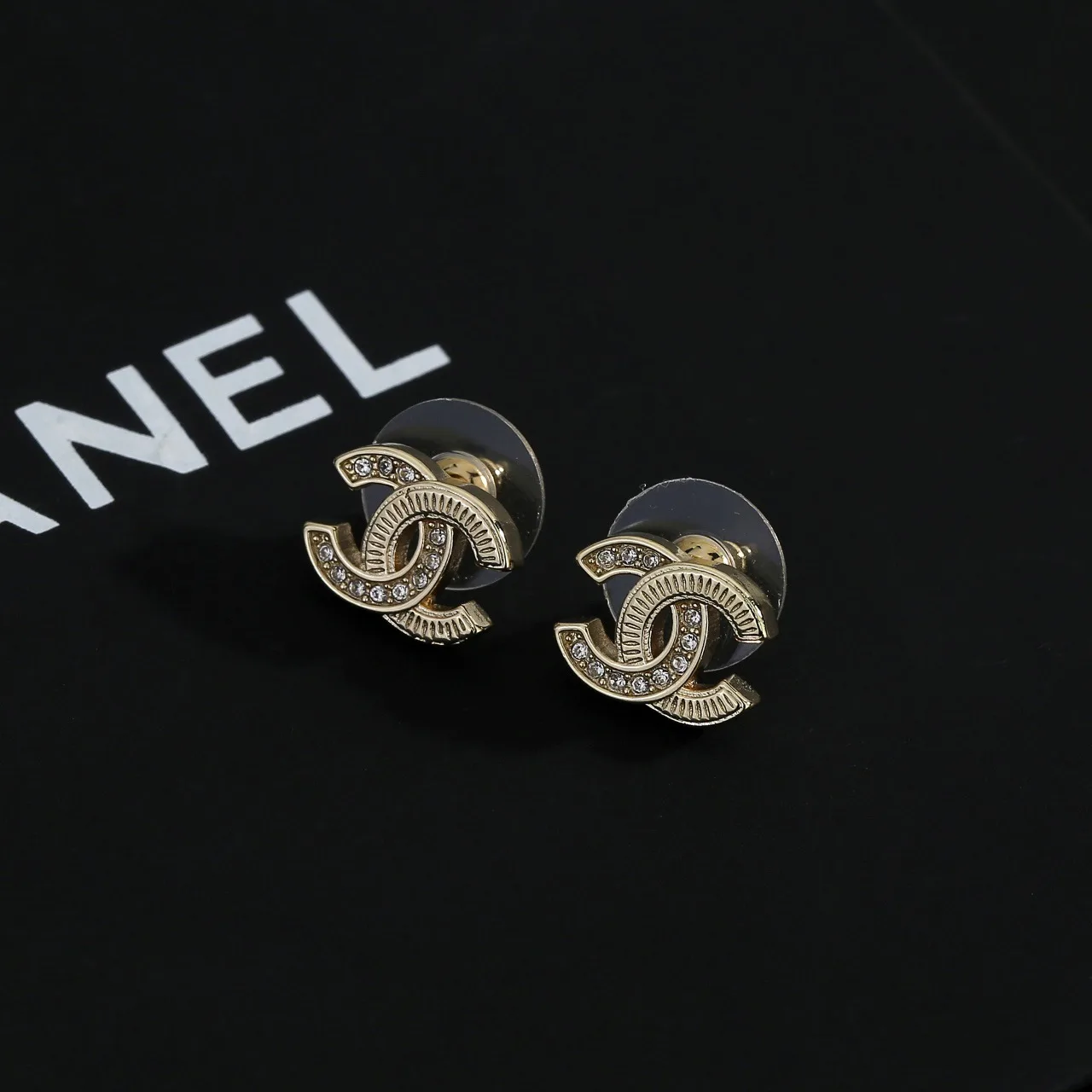 Trendsetting Chanel Earrings 3137