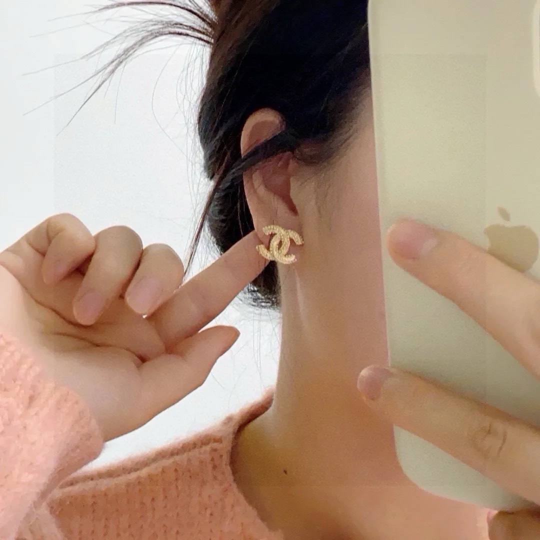 Chanel Earrings Versatile 3250