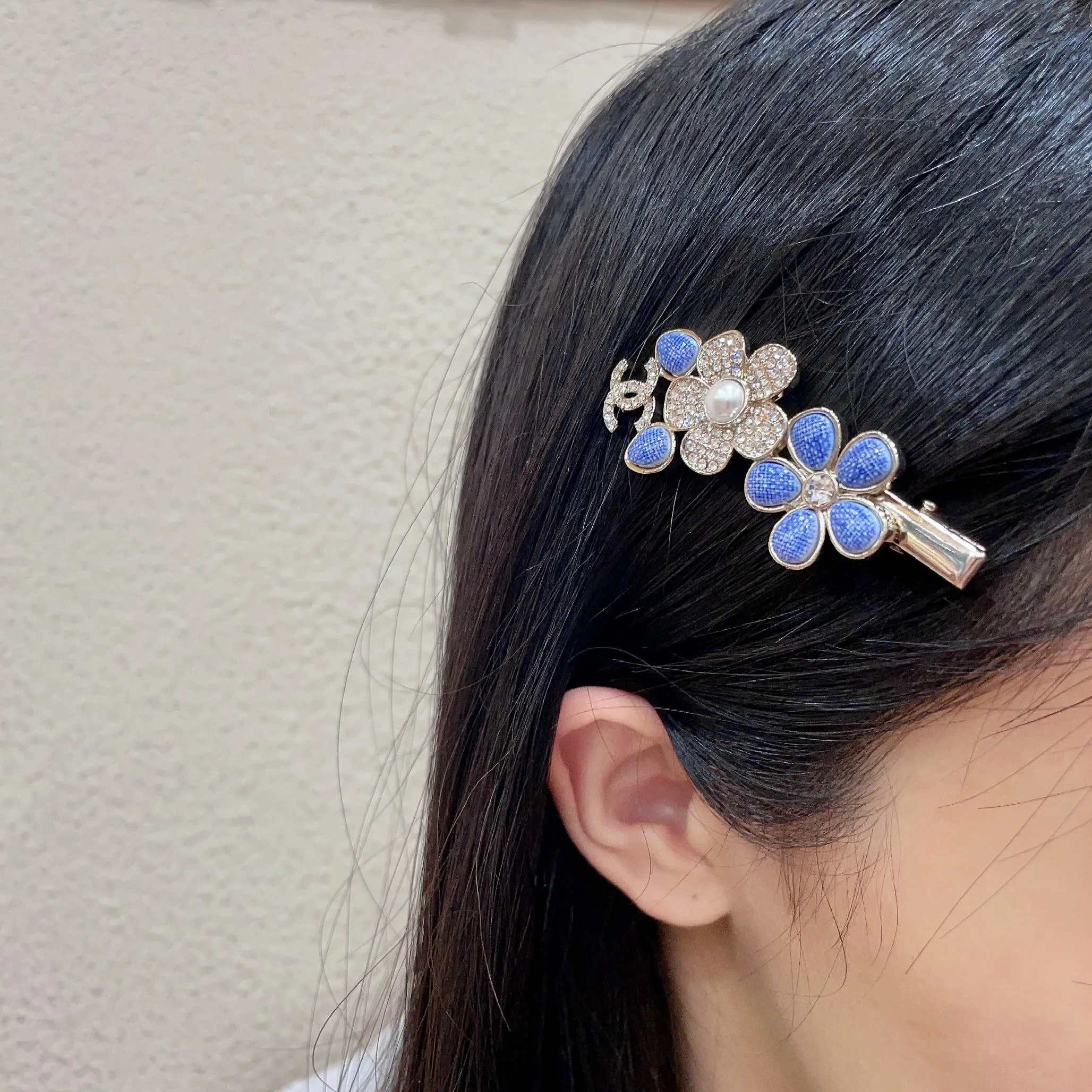 Chanel Hair Clip Comfortable 3470