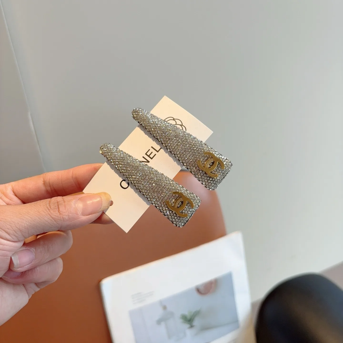 Trendsetting Chanel Hair Clip 3477