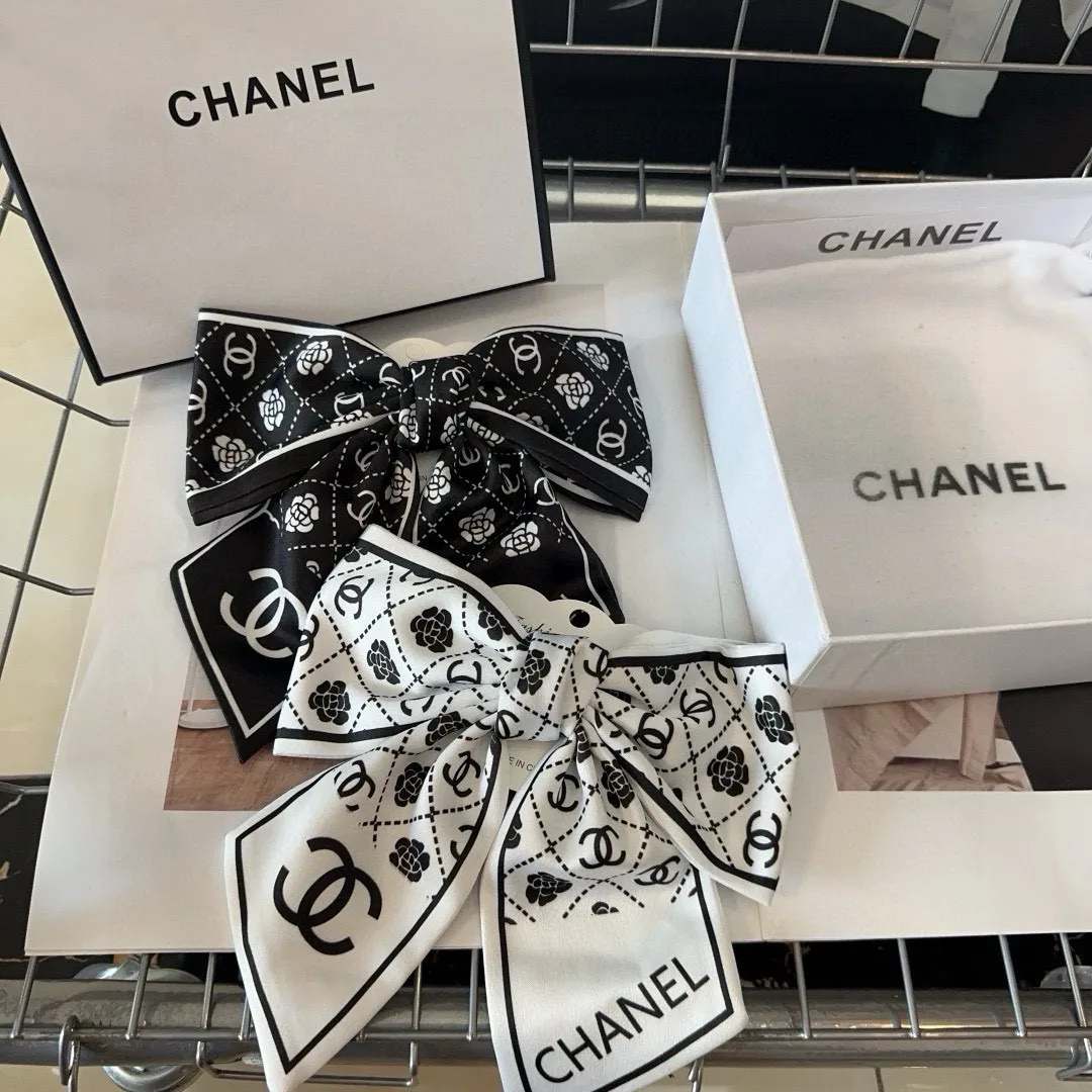 Trendy Chanel Hair Clip 3474