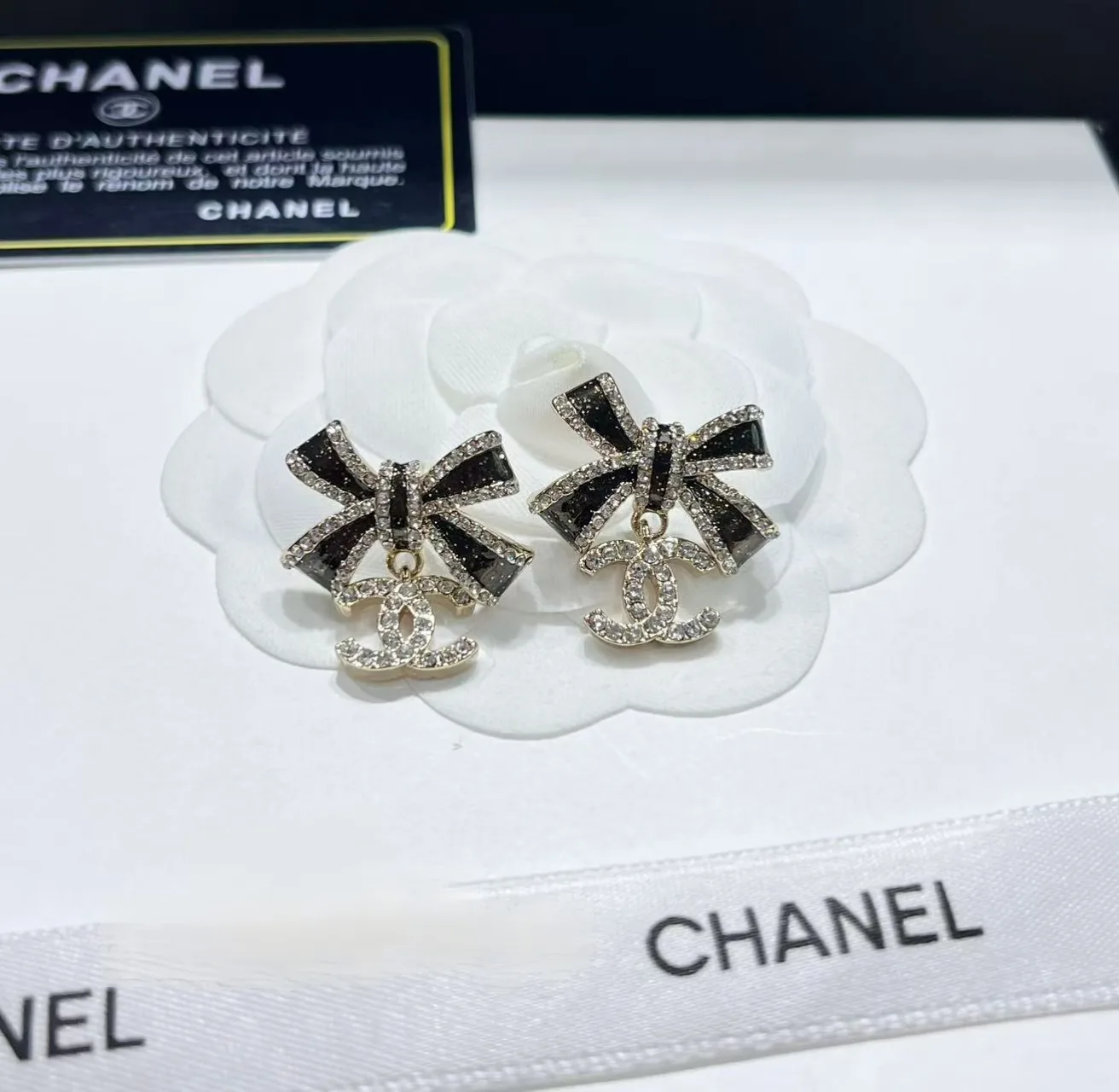 MoistureWicking Chanel Pendant 3646