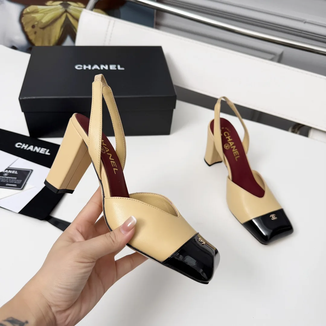 Elegant Chanel Sandals 3671