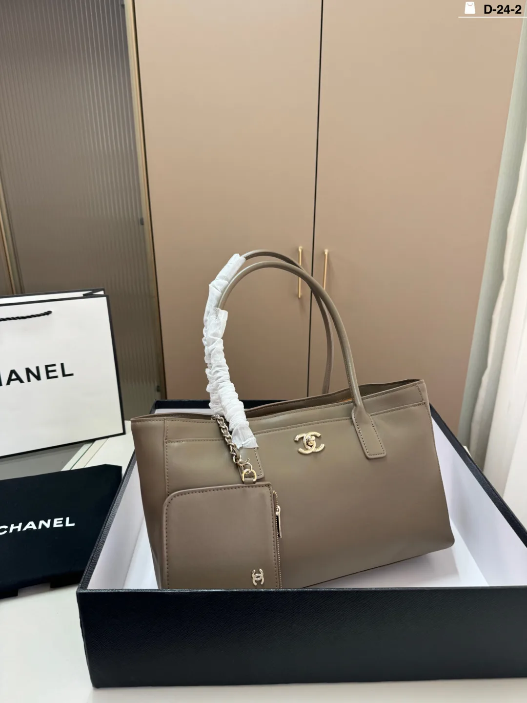 Chanel Shopping Bags Lightweight 3690