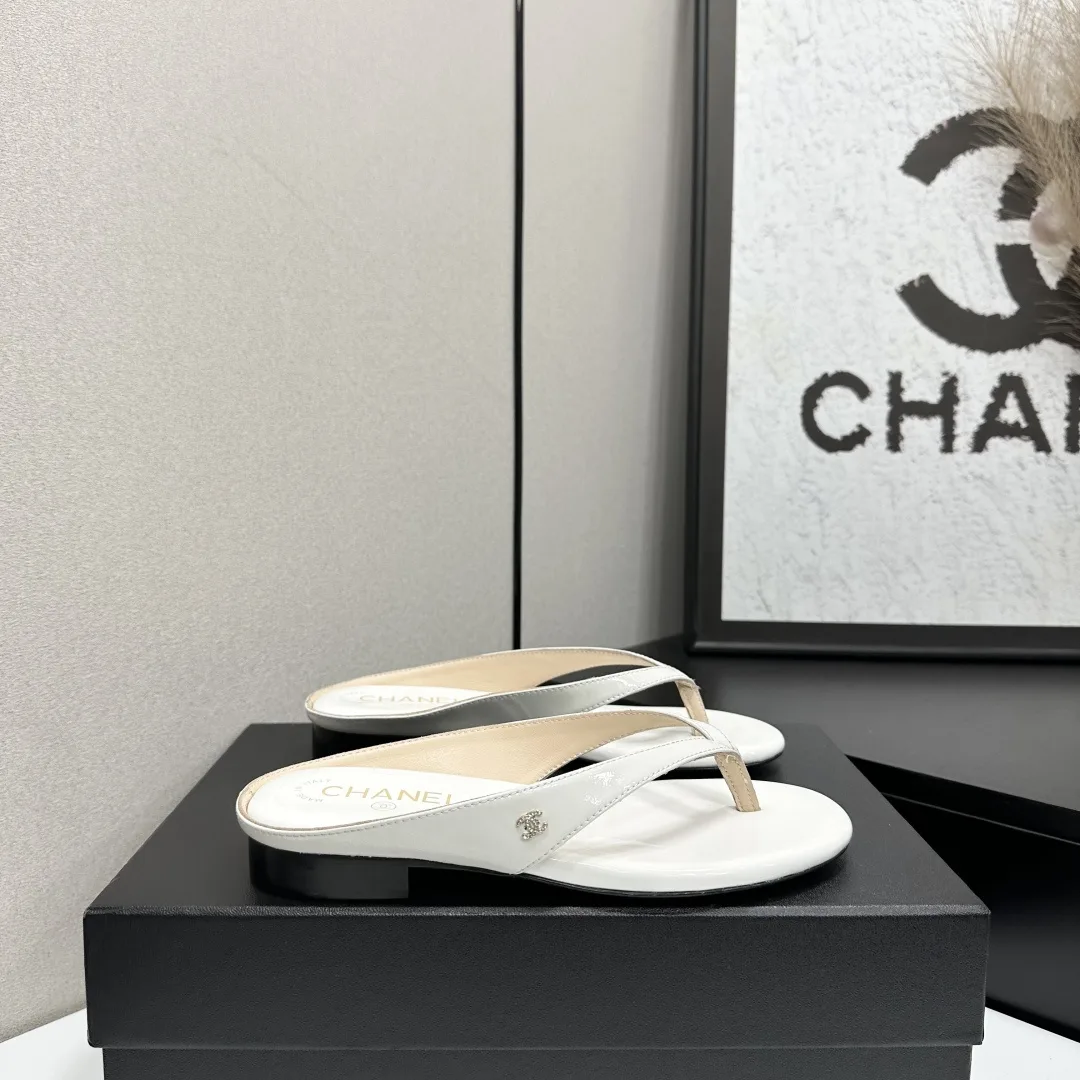 FlexibleFit Chanel Slippers 3731