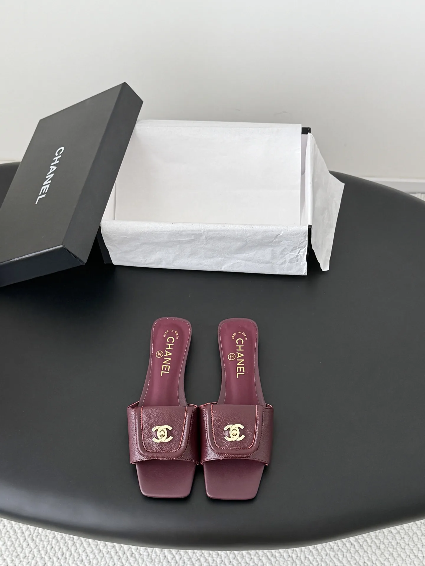 Chanel Slippers Compact 3733