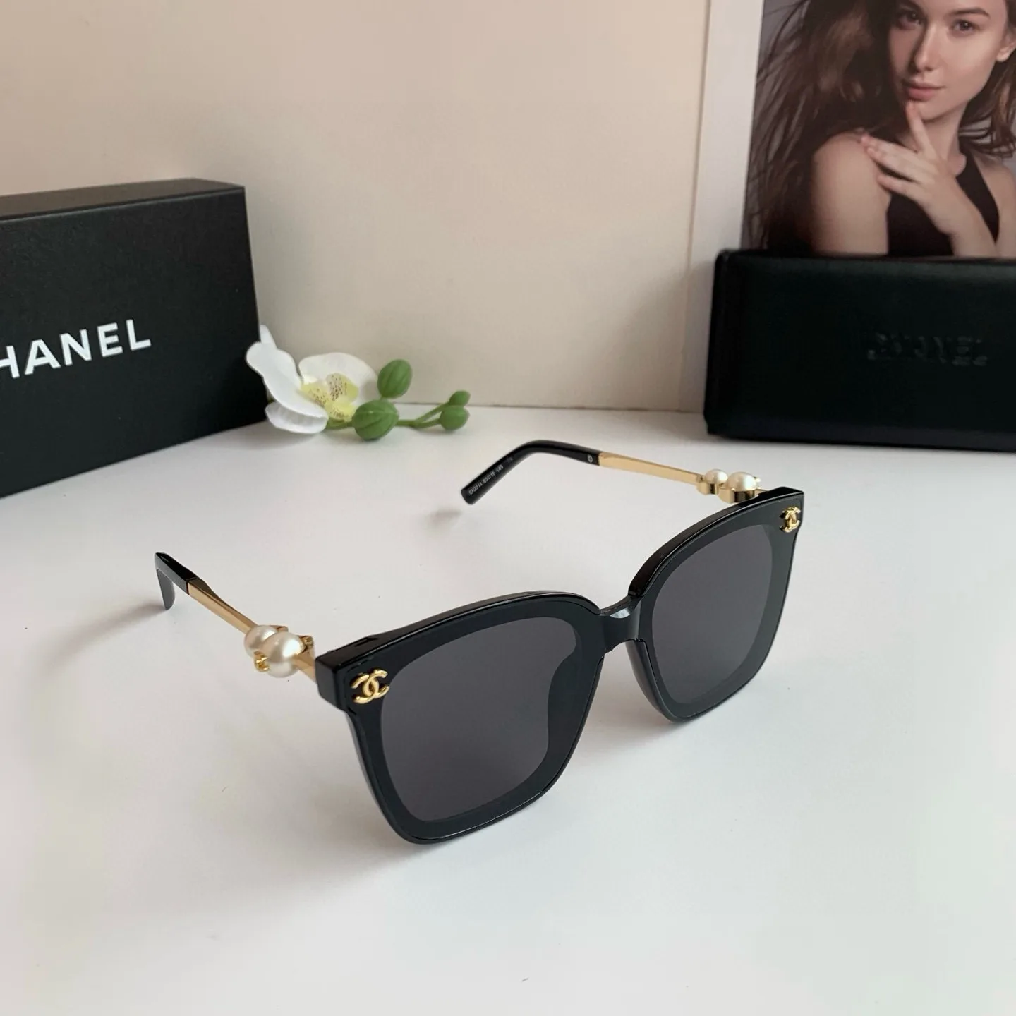 Sophisticated Chanel Sunglasses 3825