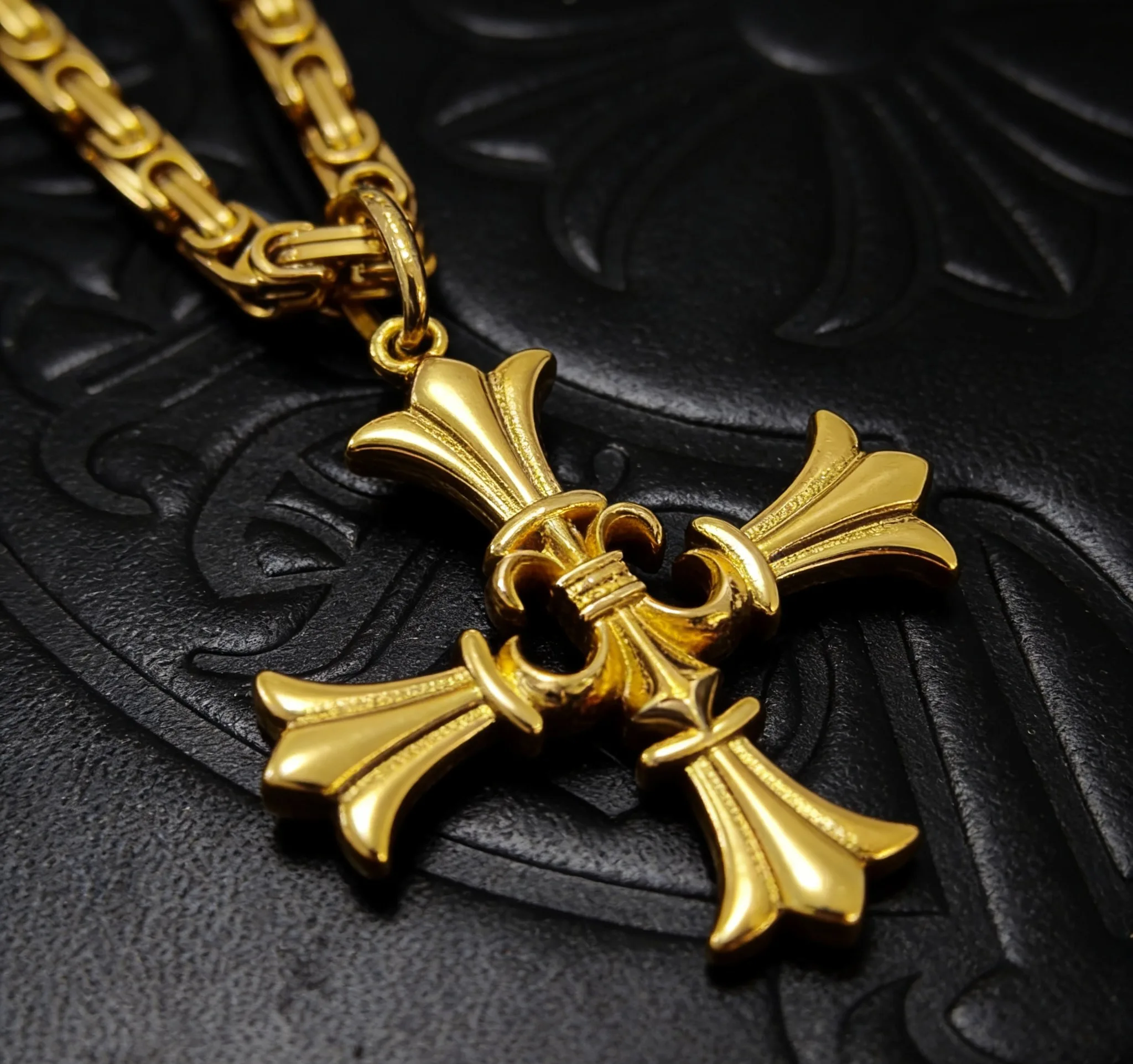 Compact Chrome Hearts Necklace 1688