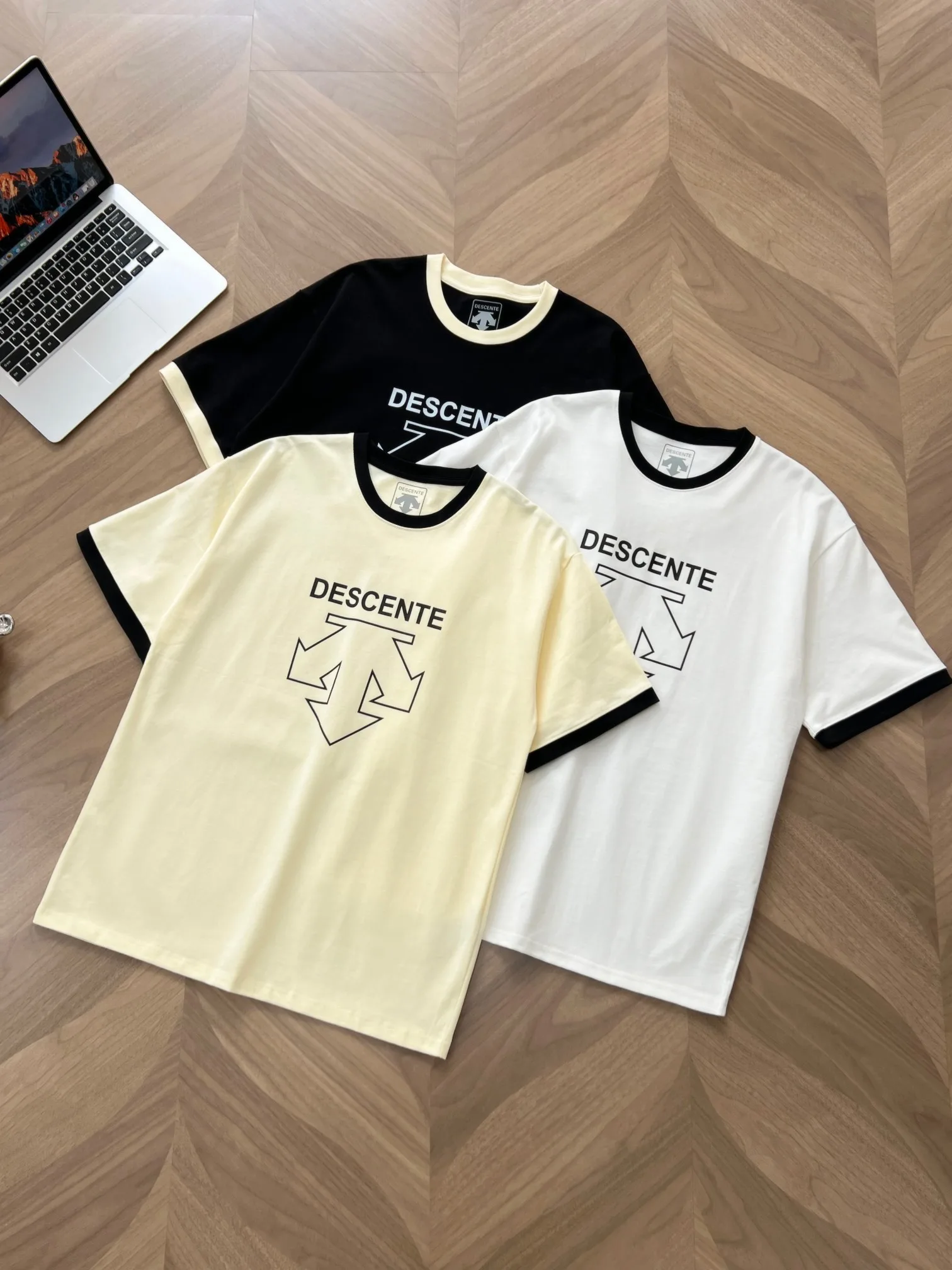 Descente Short Sleeves Unique 7400