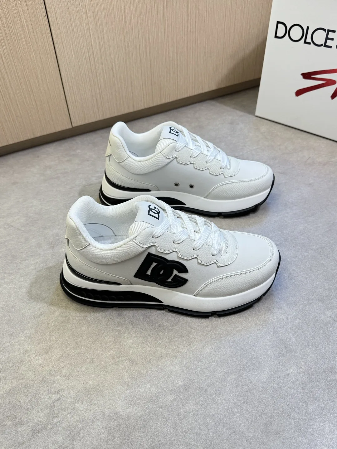 Resilient Dolce & Gabbana Sneakers 6926