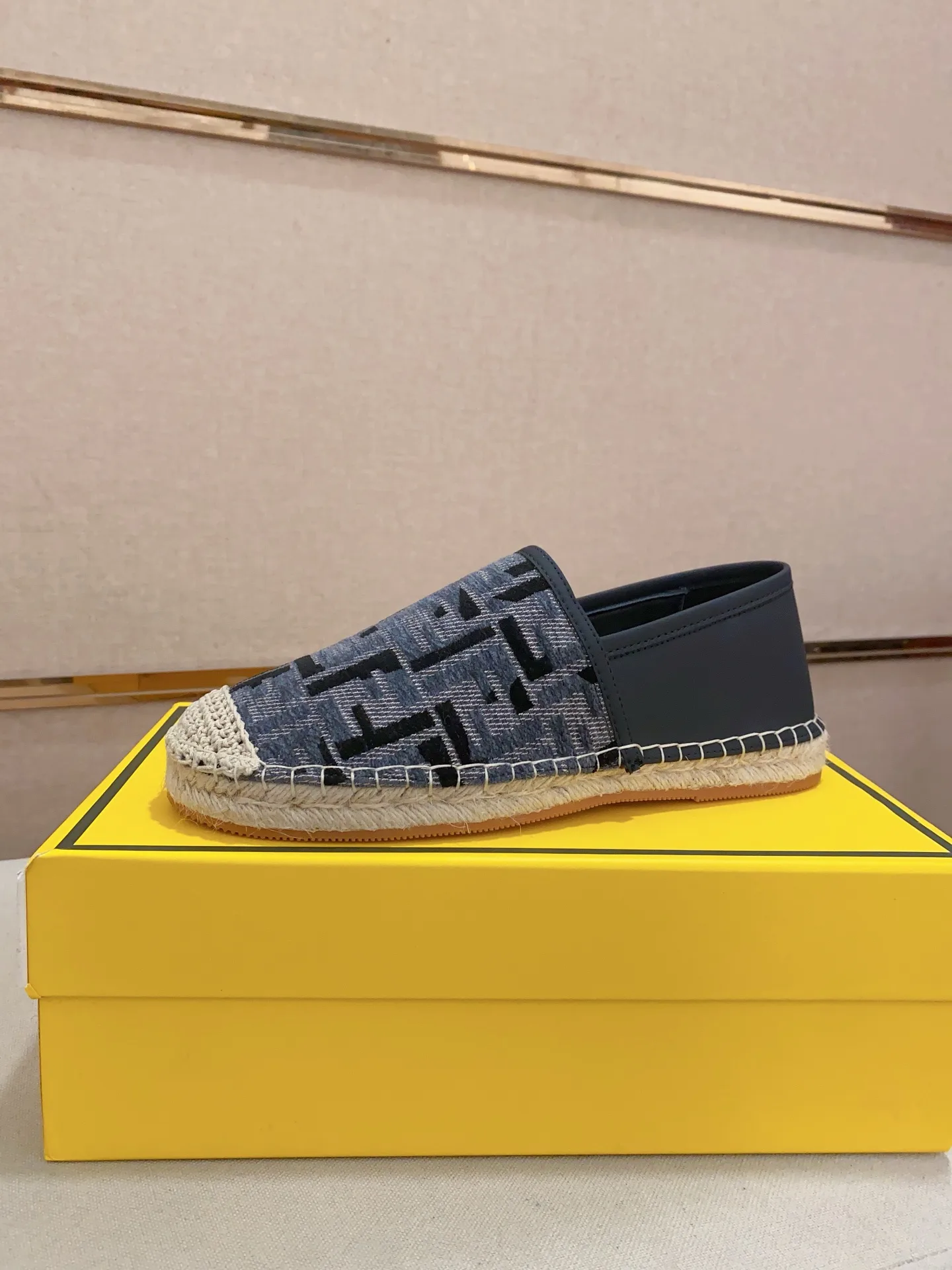 DailyWear Fendi  Shoes 4711