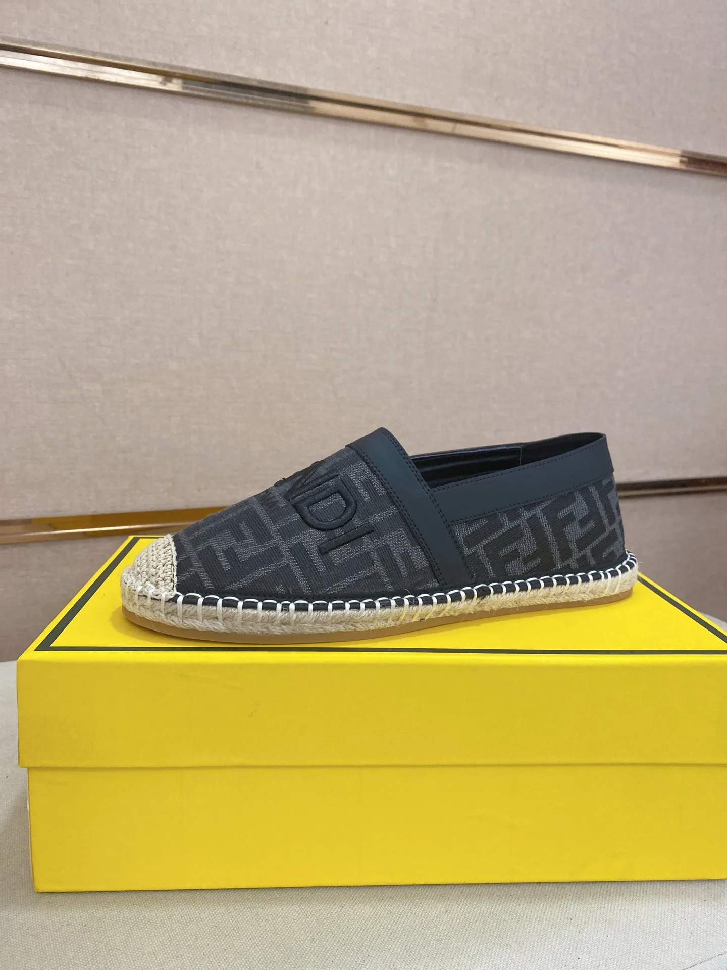 Fendi  Shoes Fashionable 4713