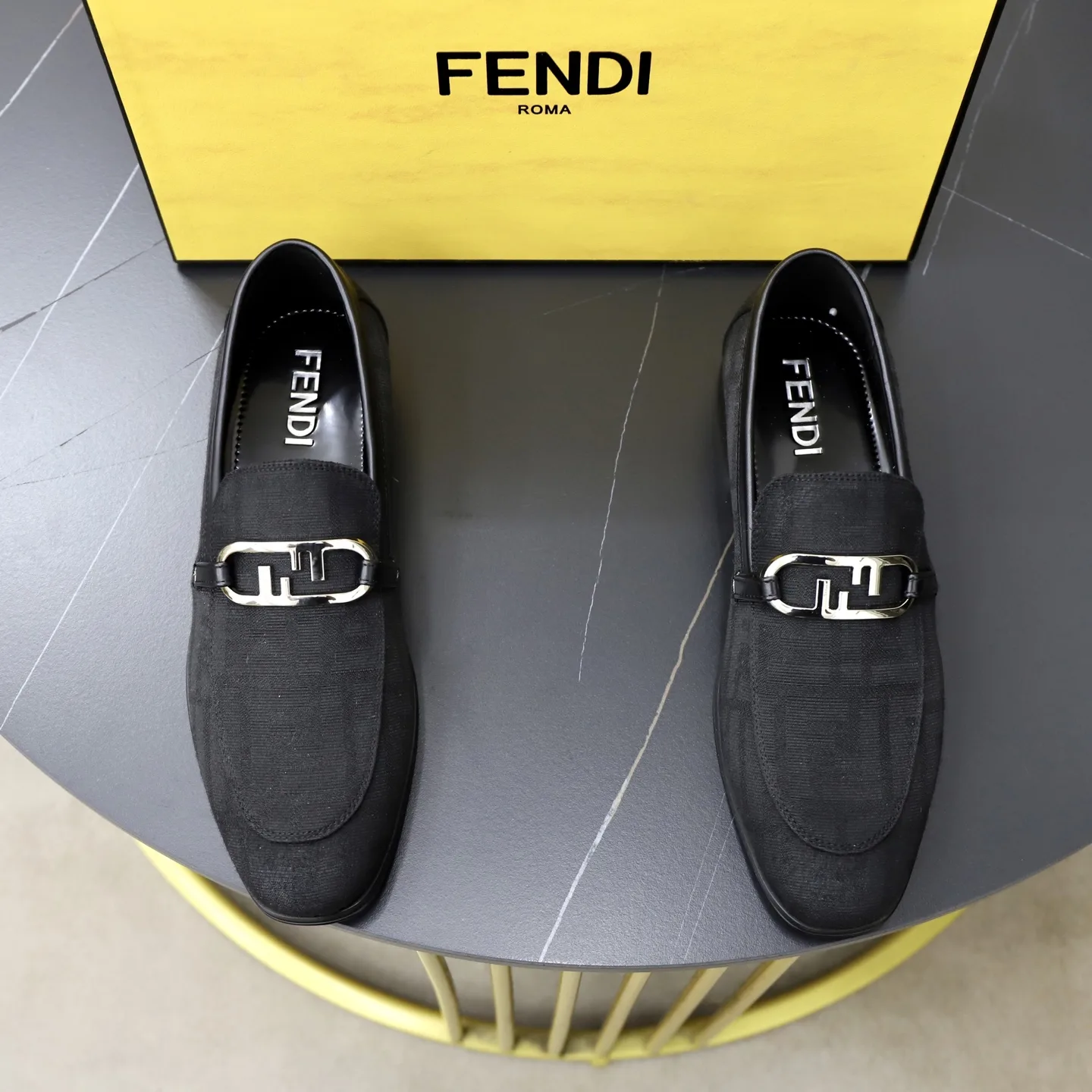 Fendi Leather Shoes Bold 4782