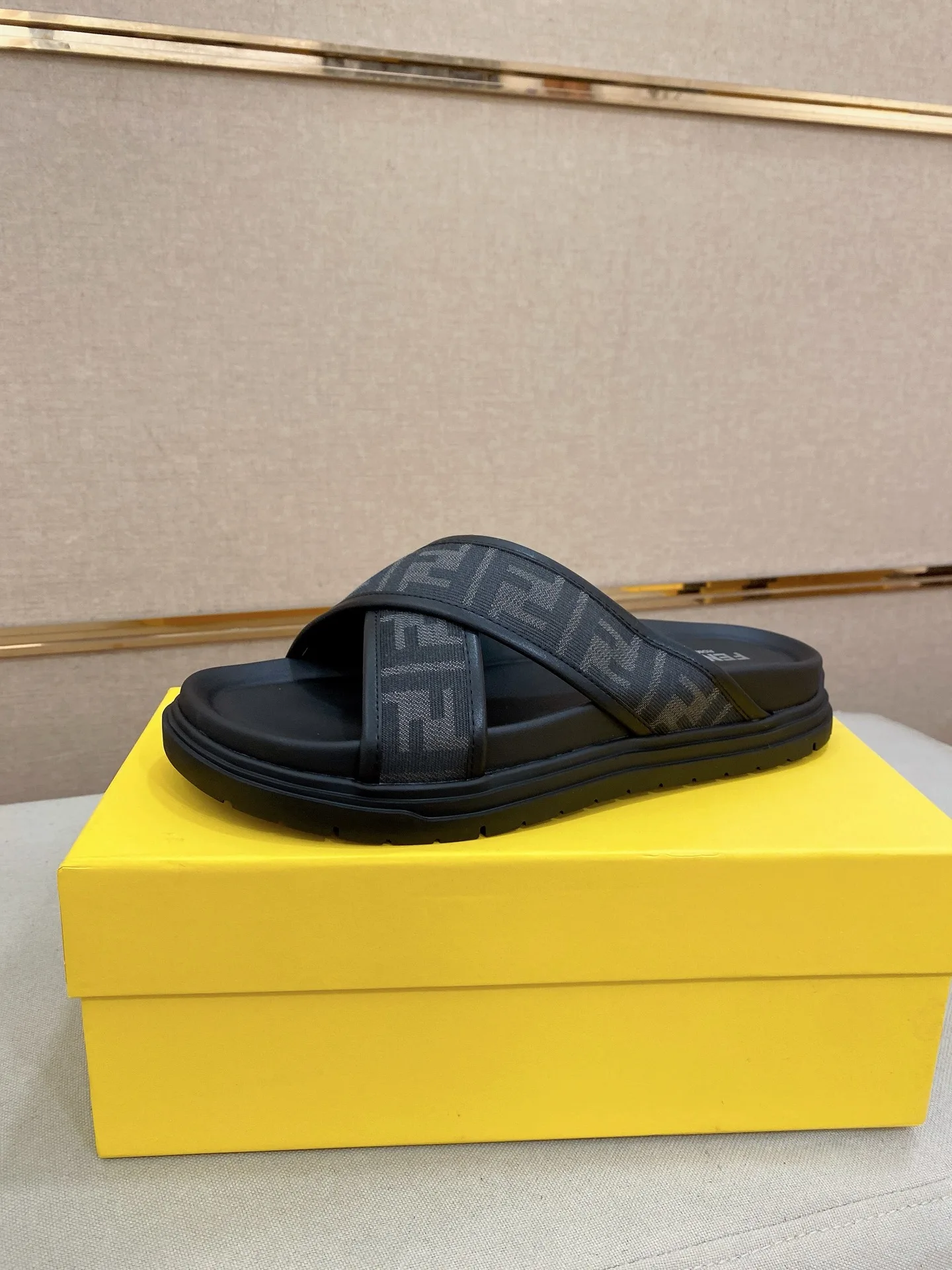 Fendi Slippers Packable 4929