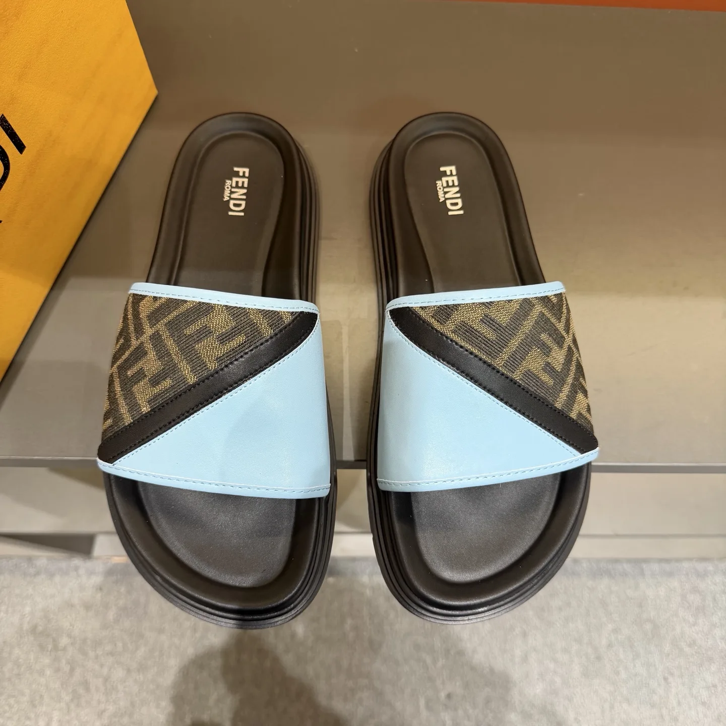 Comfortable Fendi Slippers 4932