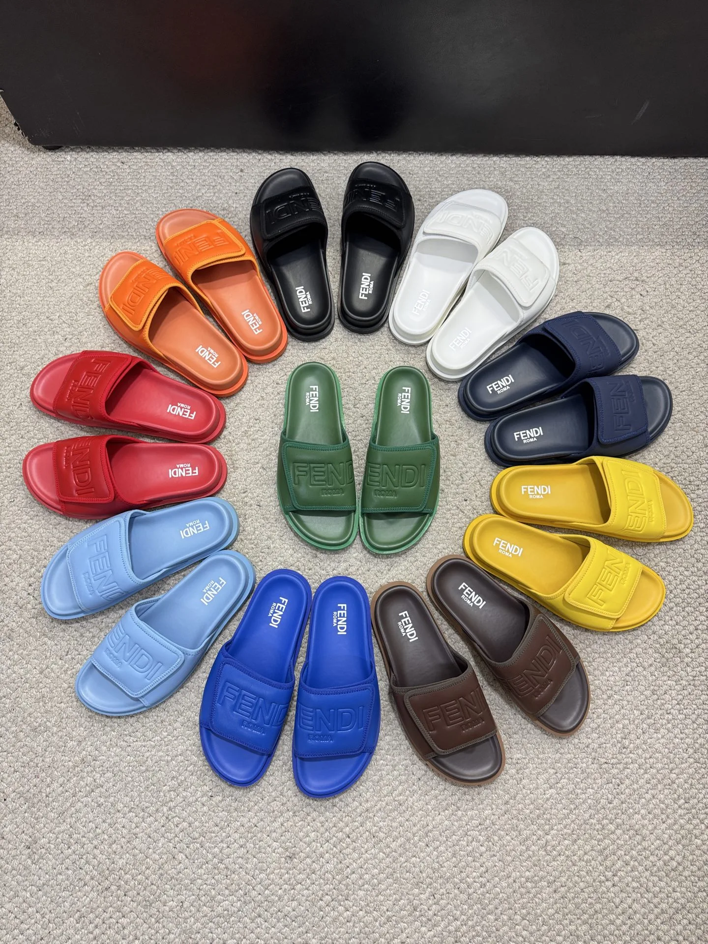 Bold Fendi Slippers 4927