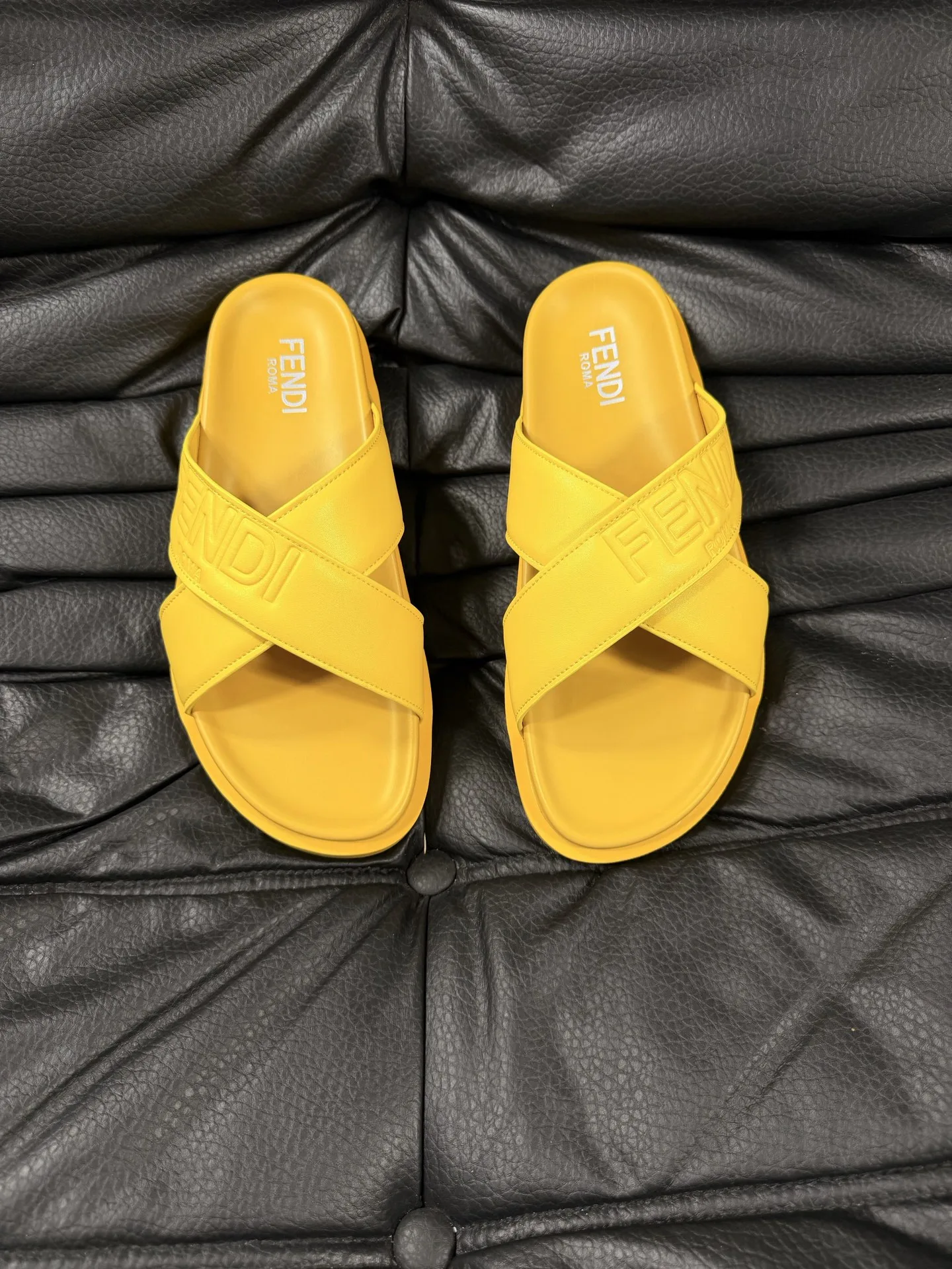 Fendi Slippers Vibrant 4928