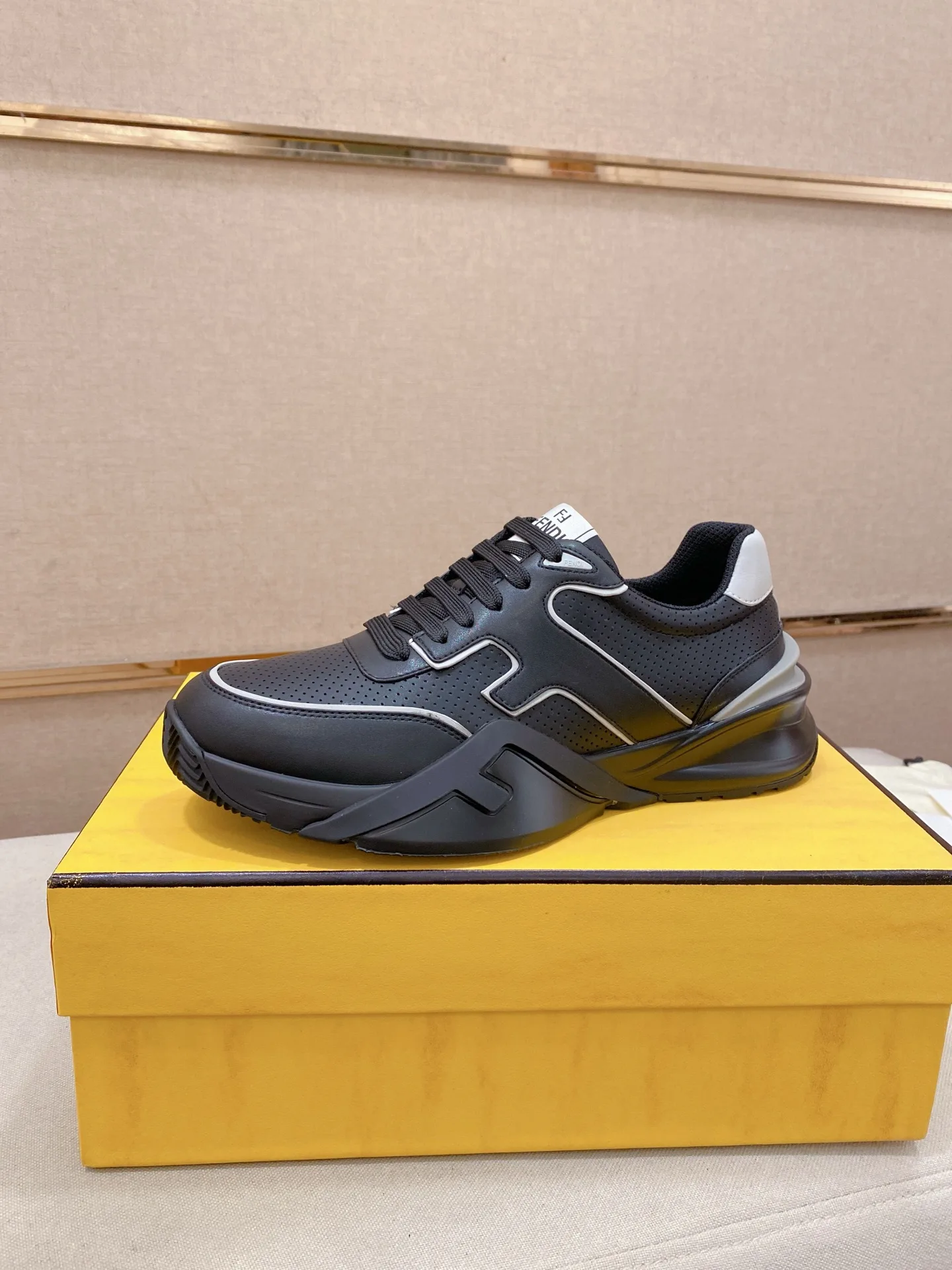 Stylish Fendi Sneakers 4945