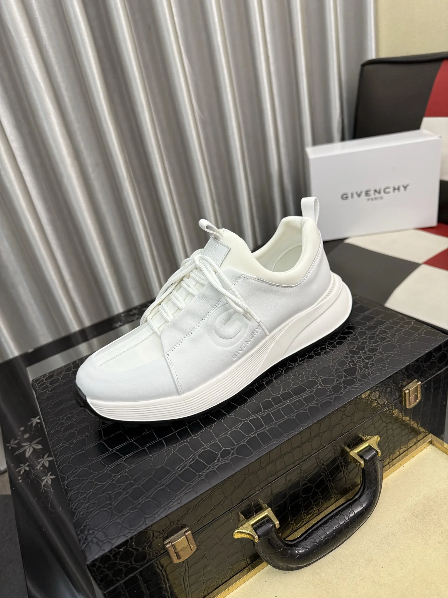 Cozy Givenchy  Shoes 6539