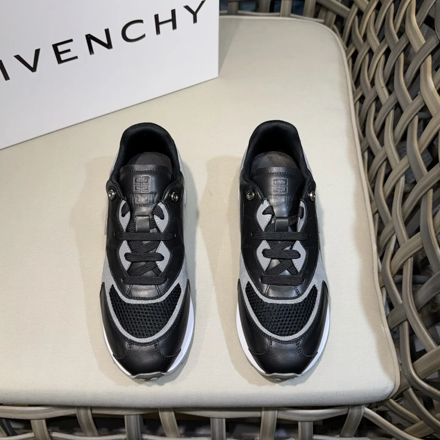 Vibrant Givenchy Running Shoes 6557
