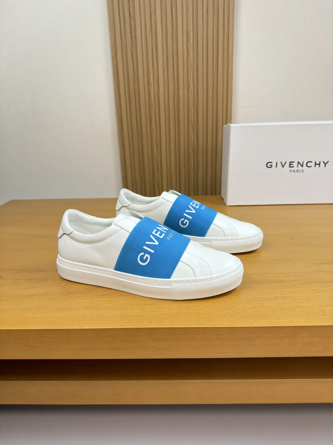 Givenchy Sneakers Stylish 6587