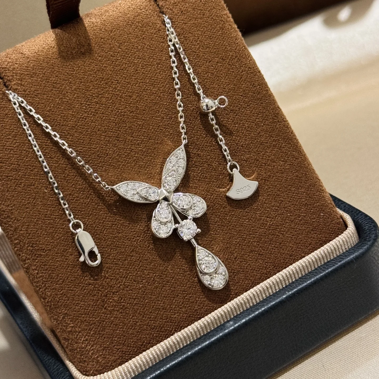 Graff Necklace Durable 7147