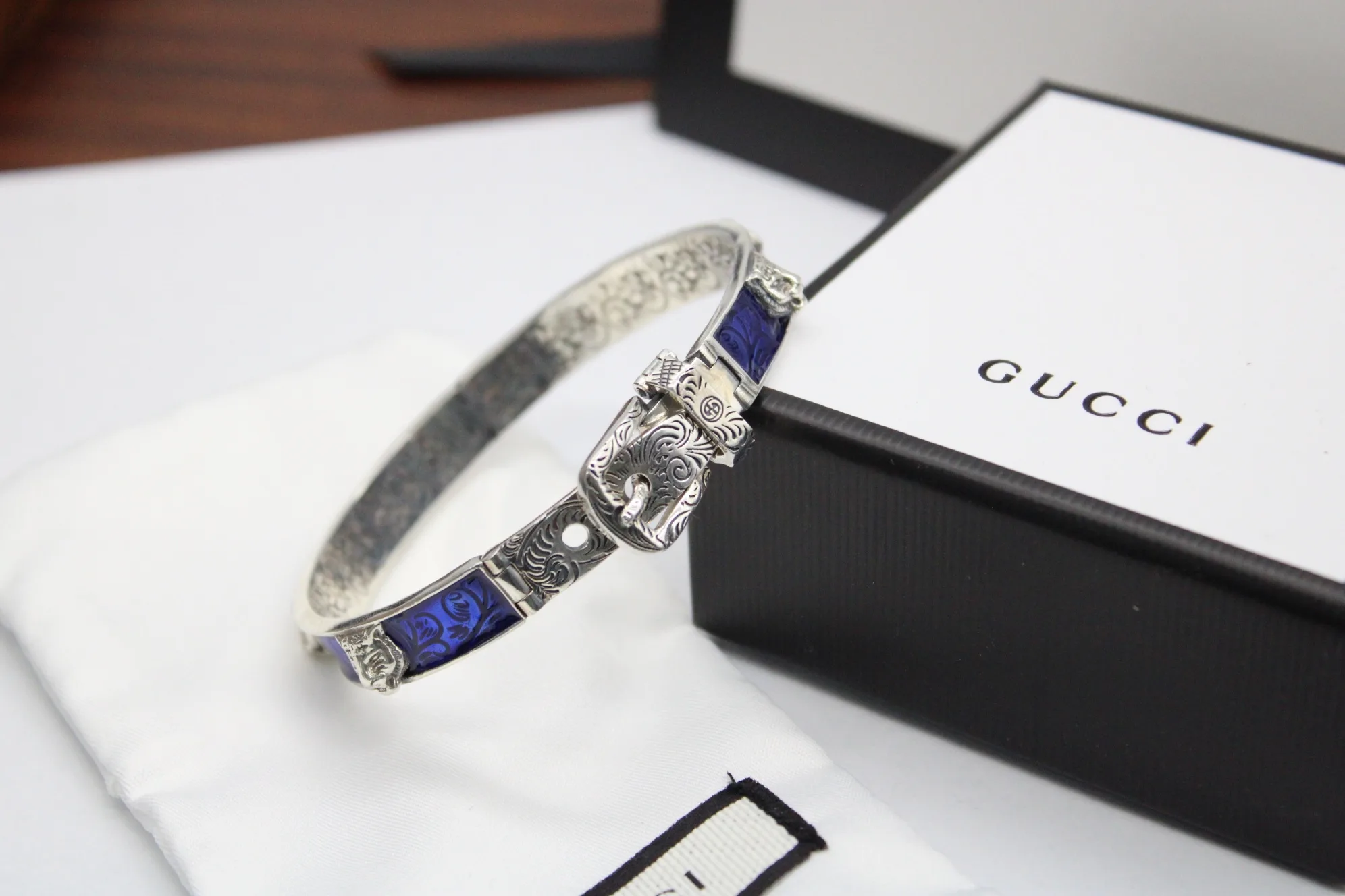 Sleek Gucci Belt 2718