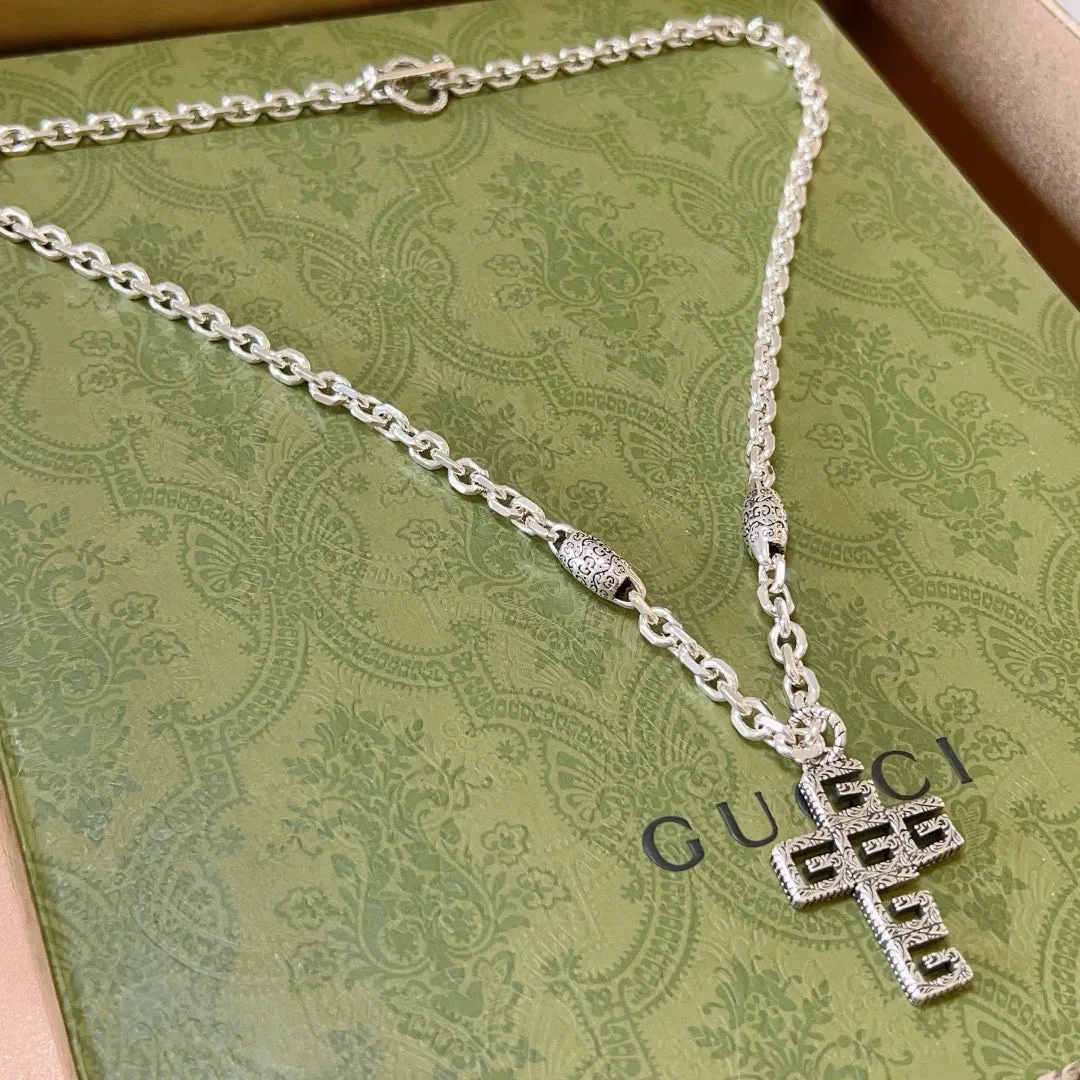 Trendsetting Gucci Necklace 2586