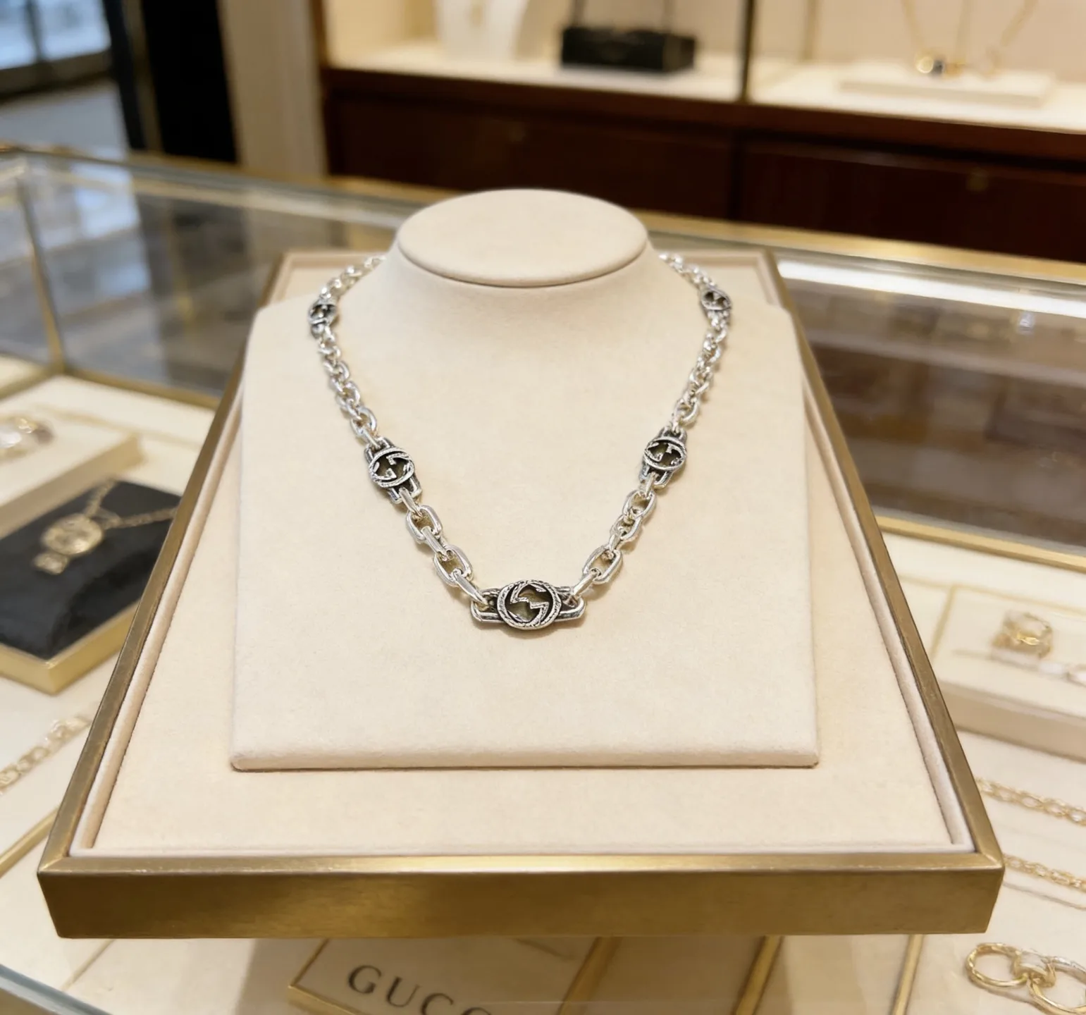 Vibrant Gucci Necklace 2529