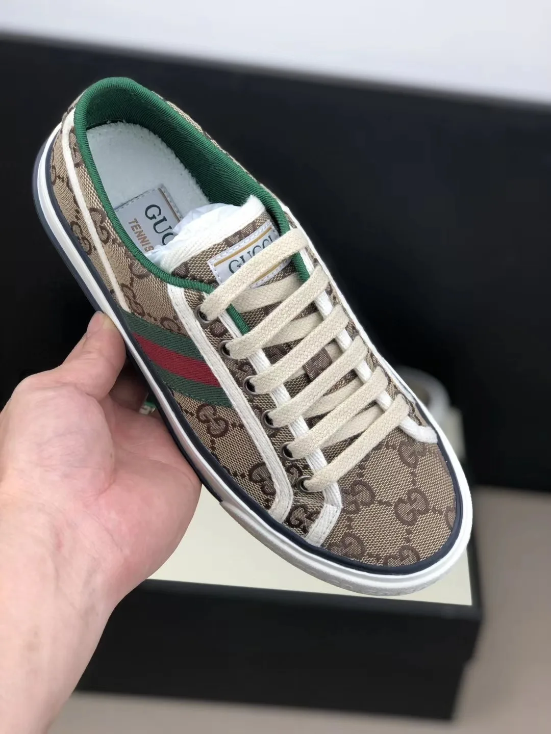 Timeless Gucci Sneakers 2666