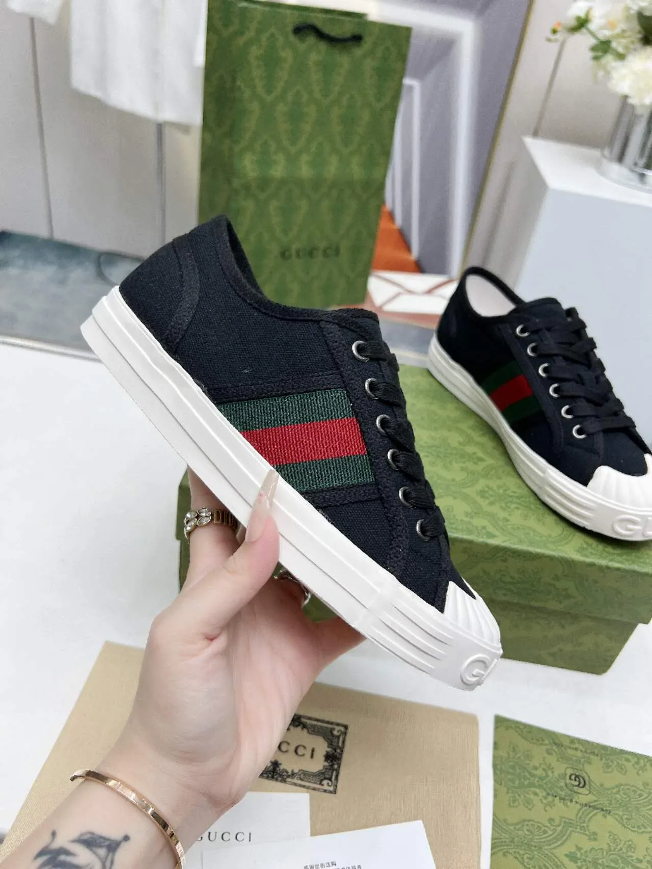 Sustainable Gucci Sneakers 2660