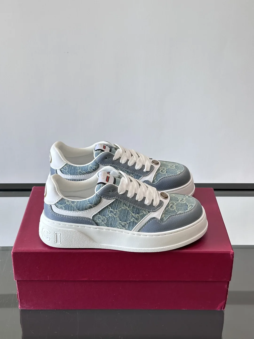 Lightweight Gucci Sneakers 2630
