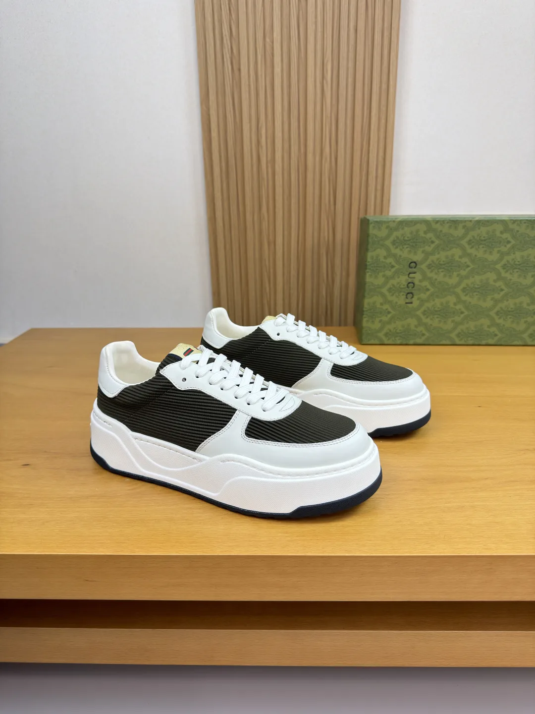 Gucci Sneakers Breathable 2633