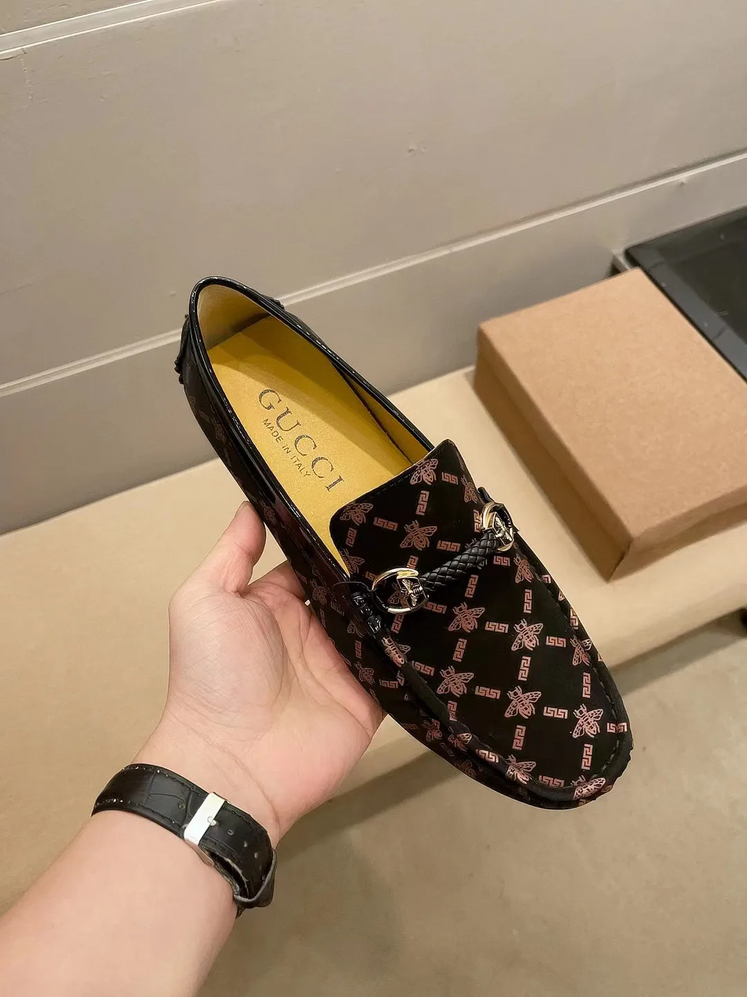 Trendsetting Gucci Sneakers 2653