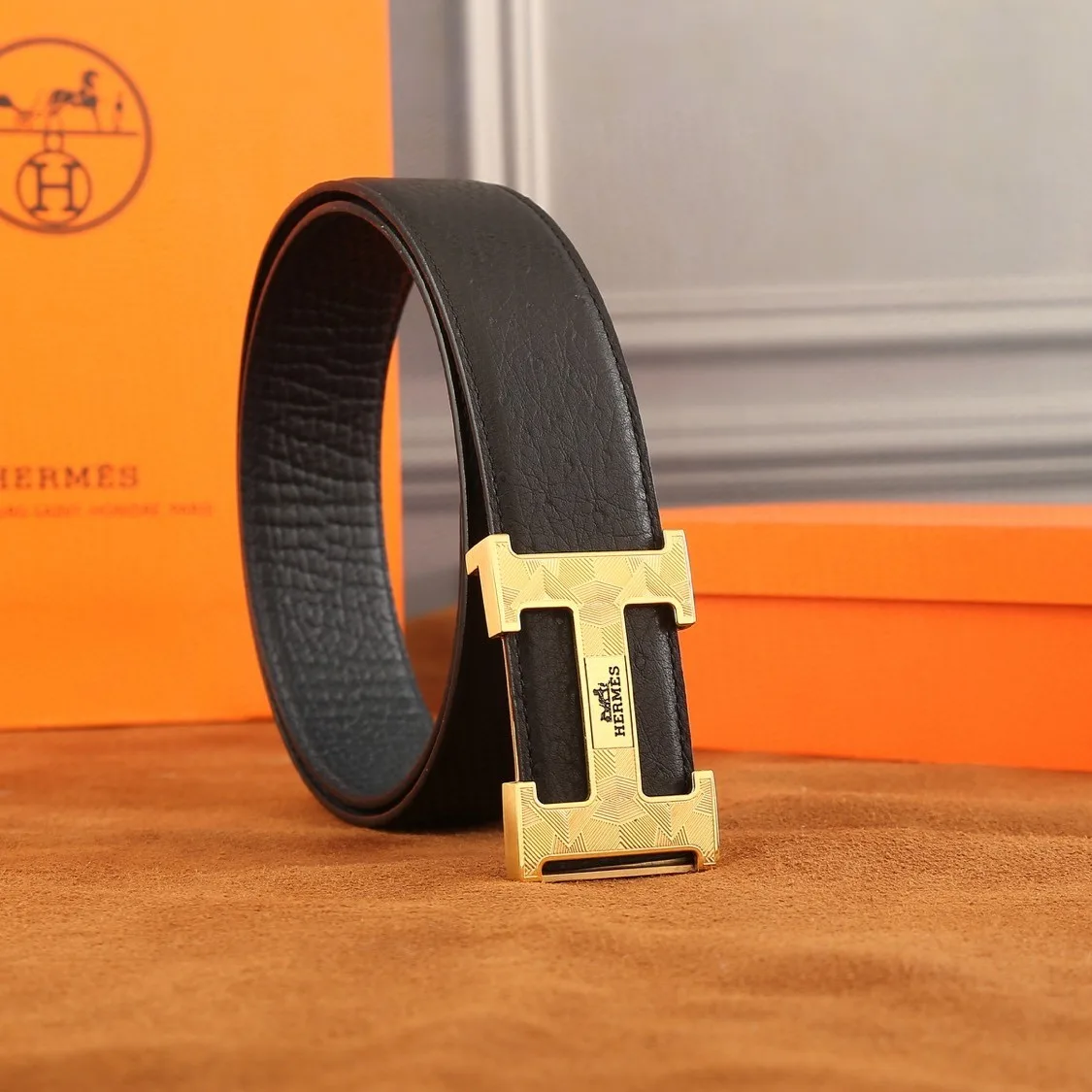 Sleek Hermès Belt 4079