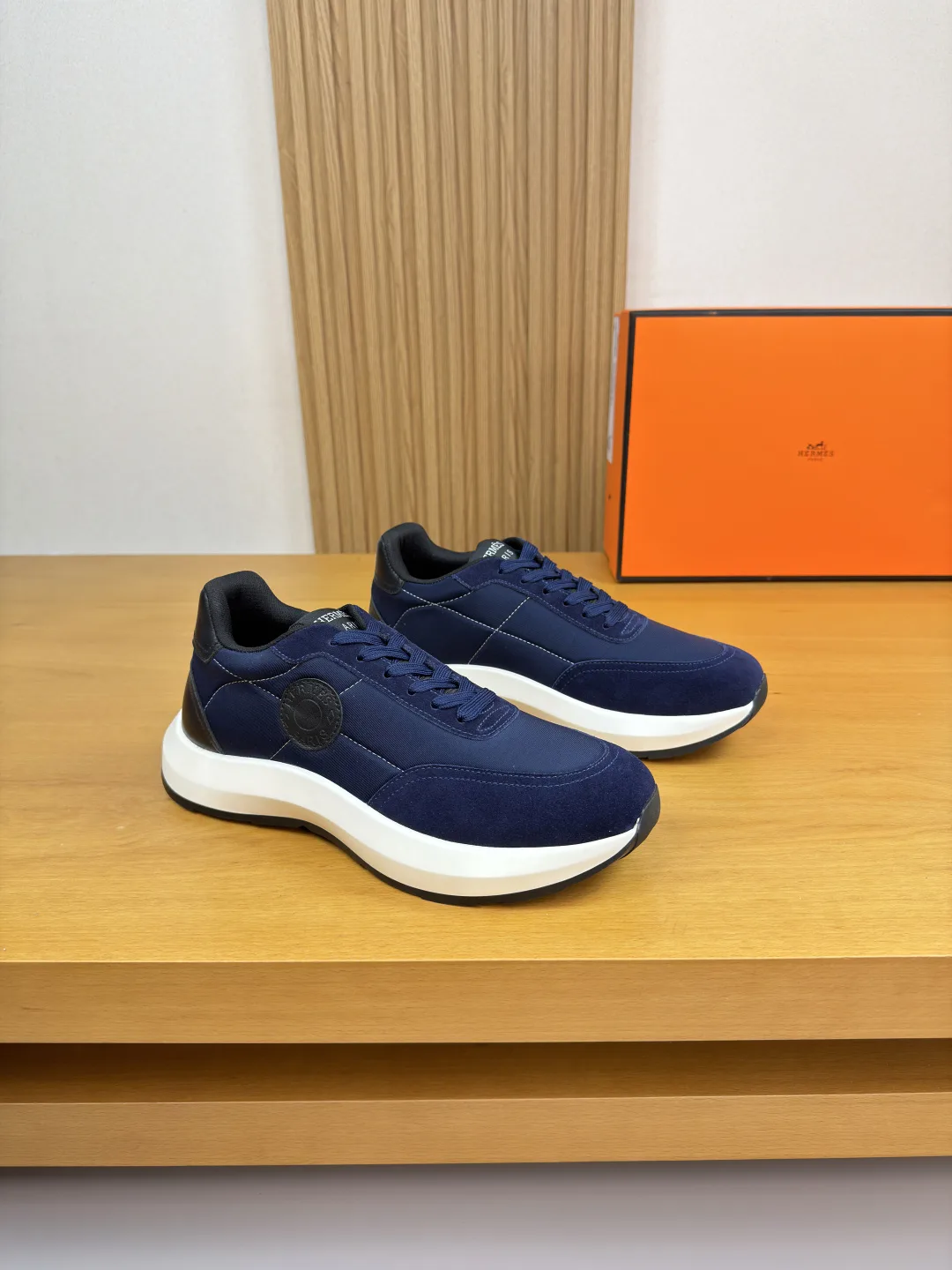 Flexible Hermès Sneakers 4129