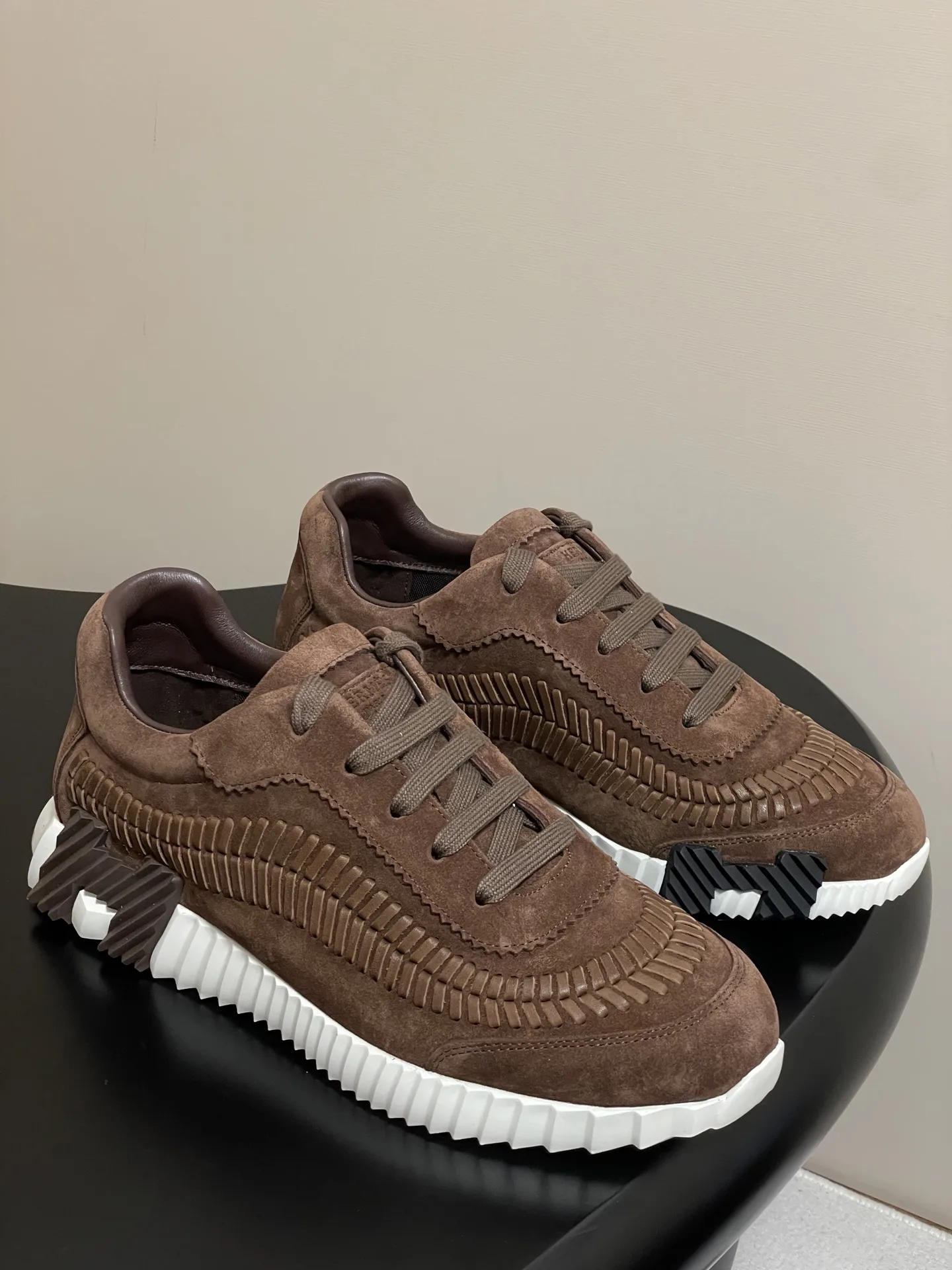 Minimalist Hermès Sneakers 4106