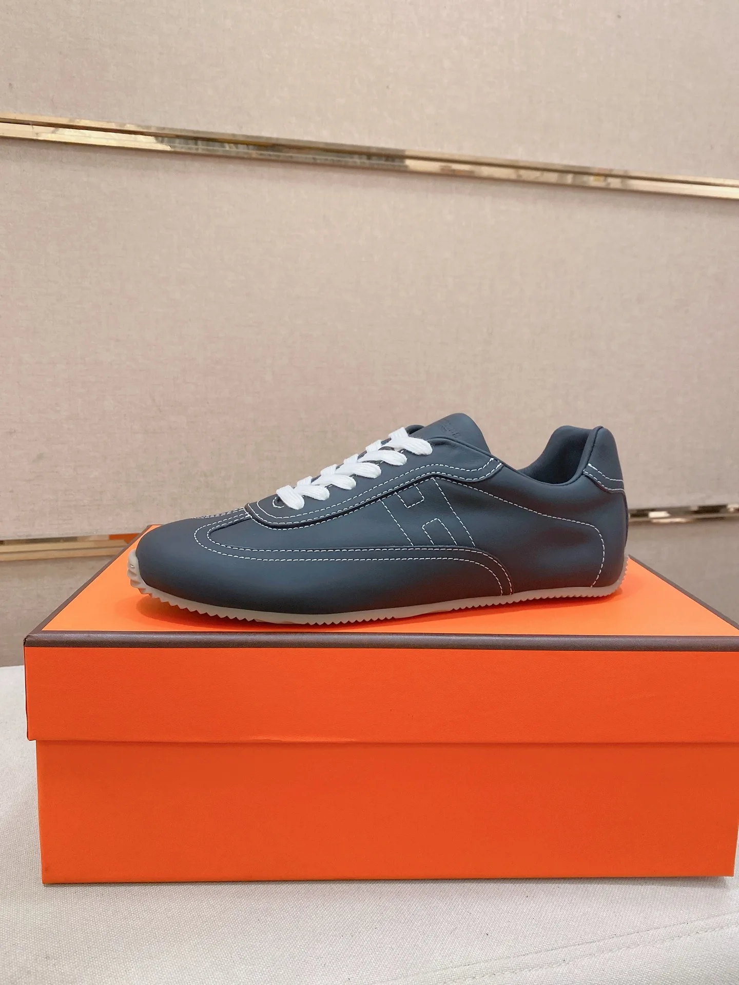 Snug Hermès Sneakers 4112