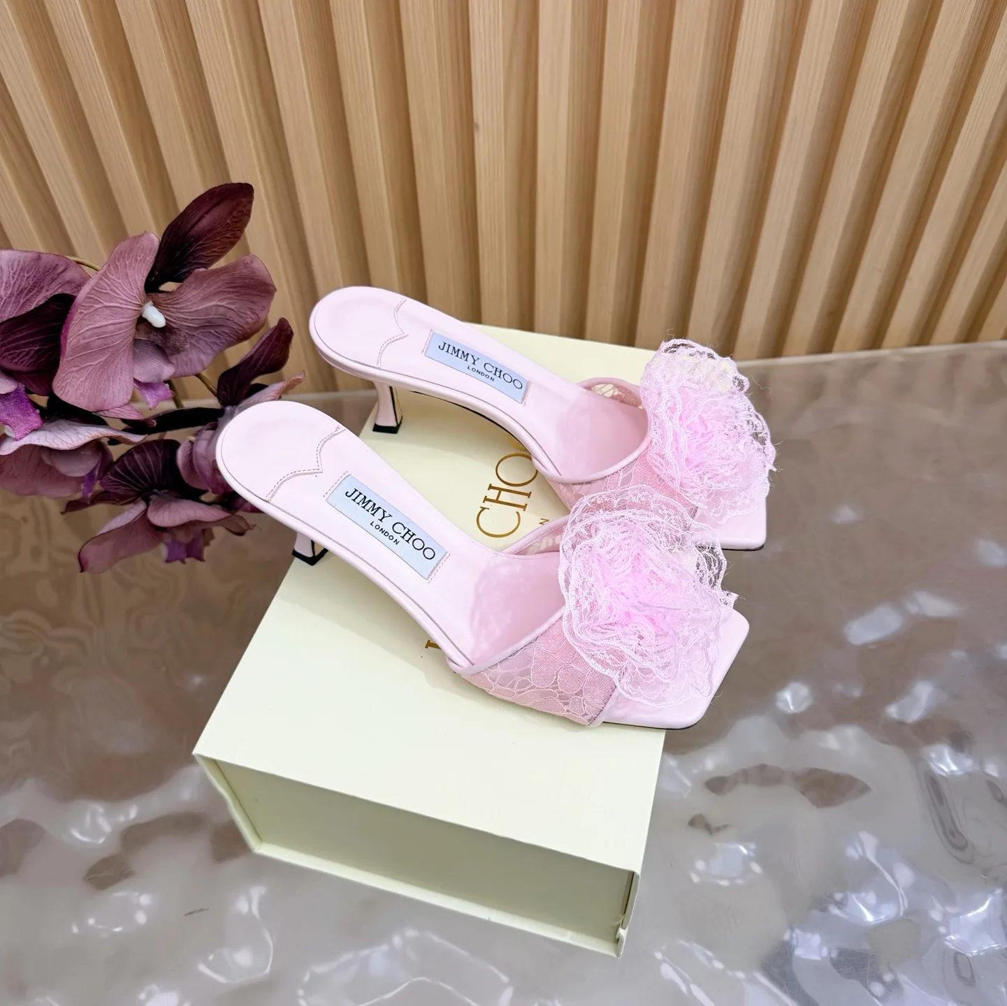 Contemporary Jimmy Choo High Heel 7518